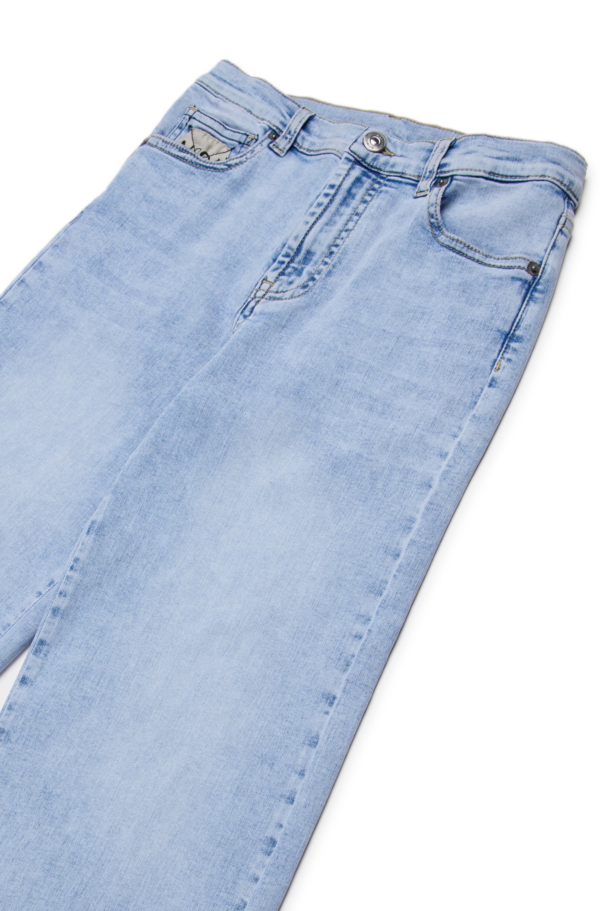 Relaxed light wash jeans