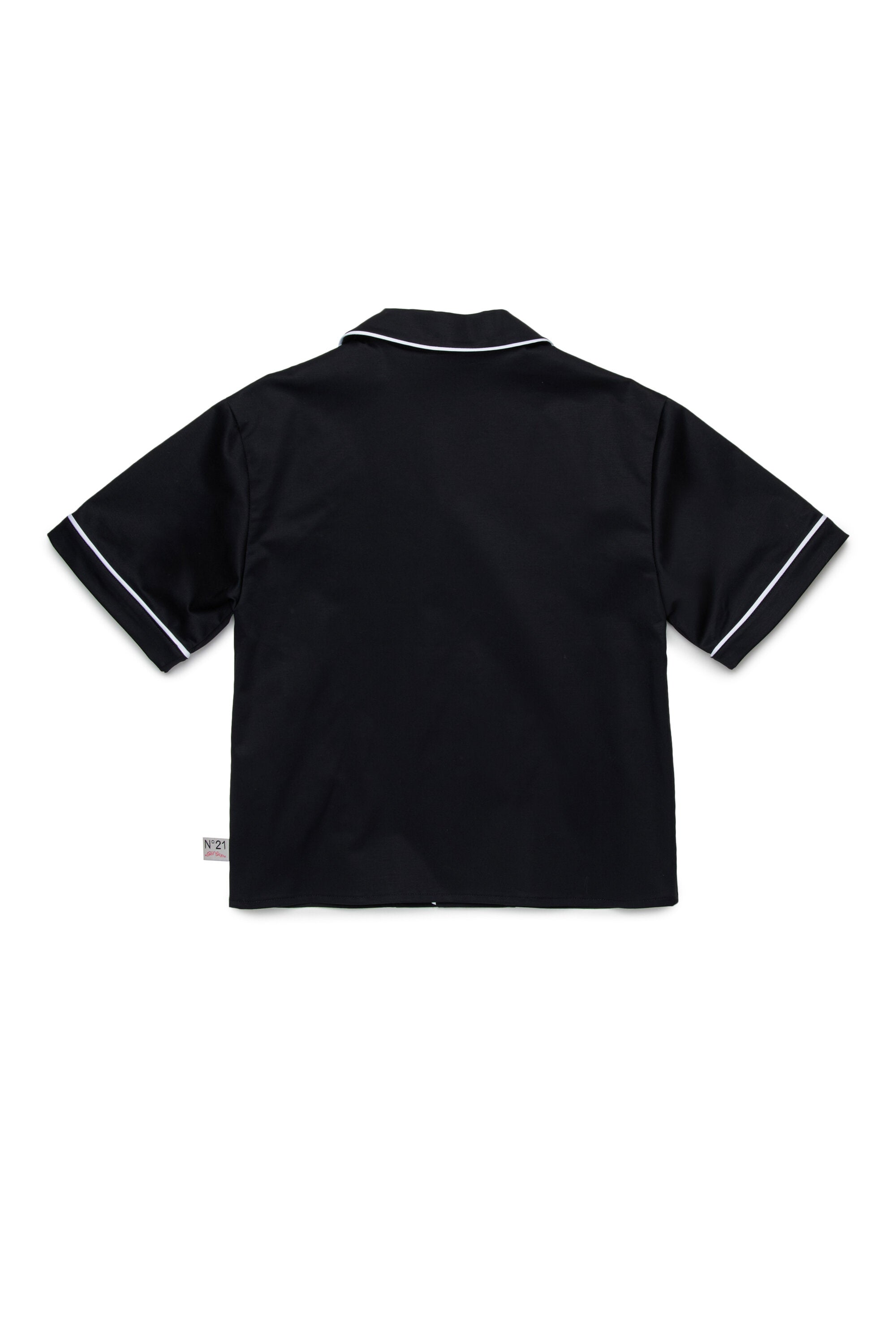 Short-sleeved shirt with contrasting trims