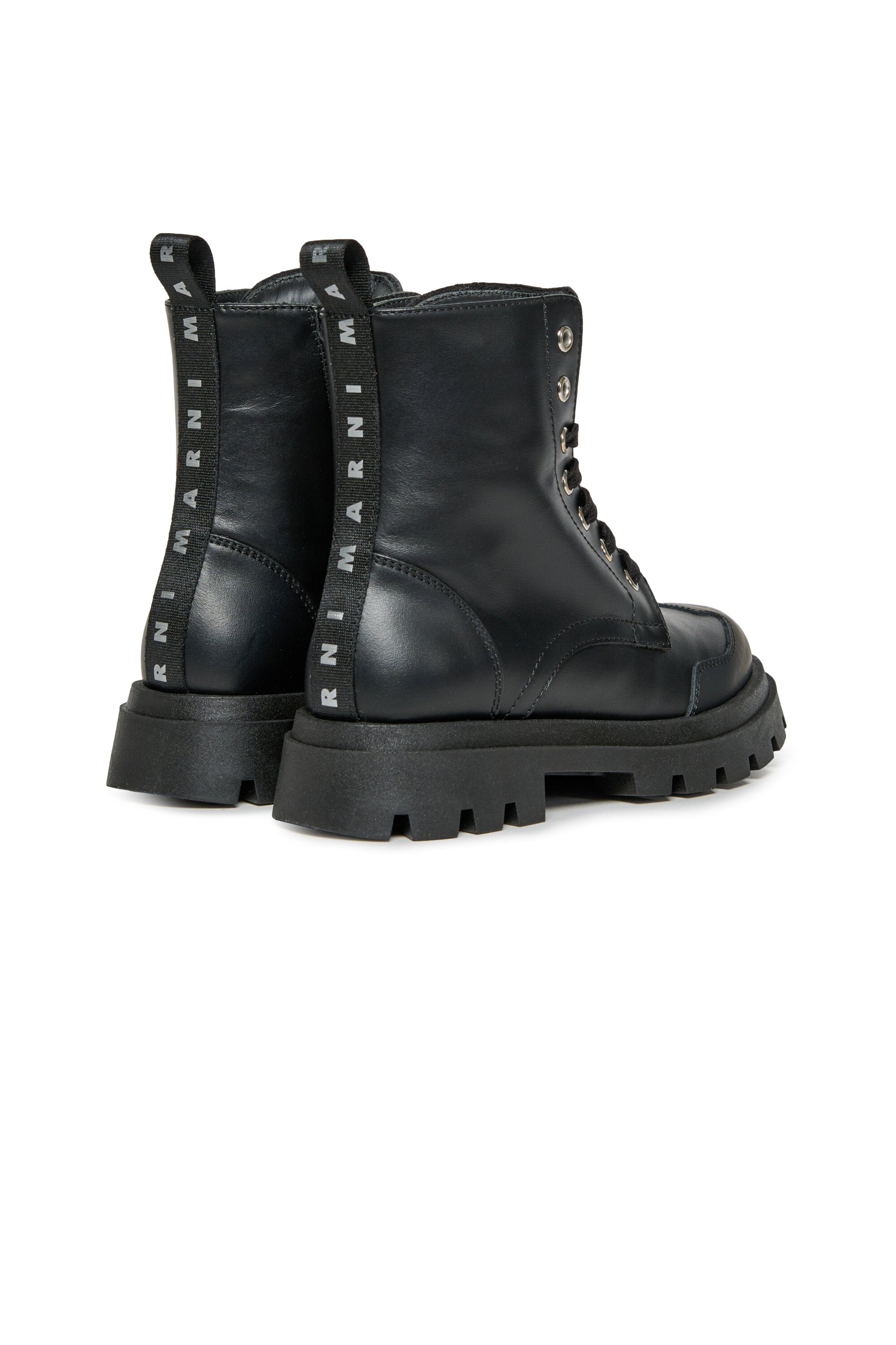 Boots with toe logo