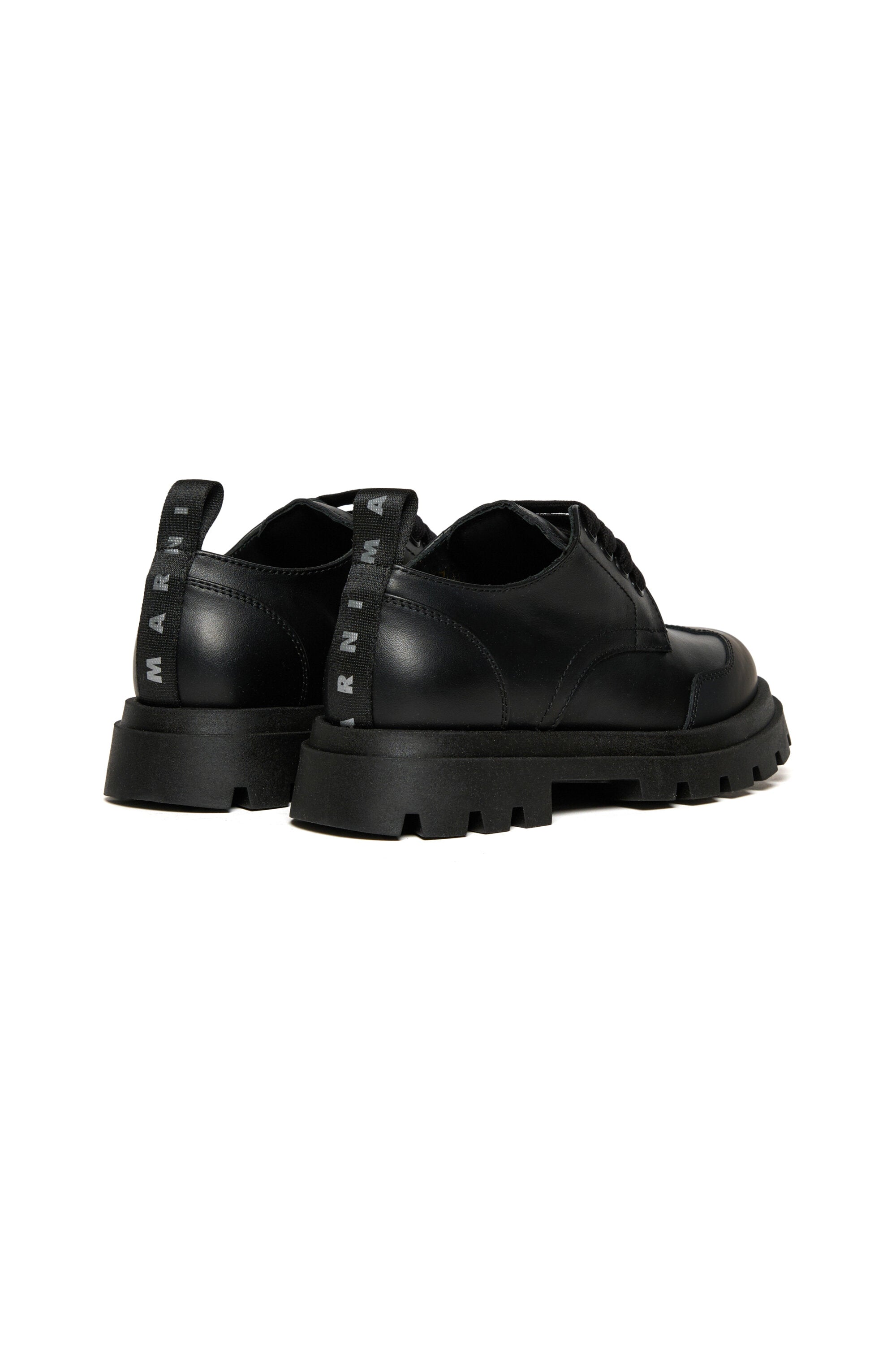 Lace-up shoes with toe logo