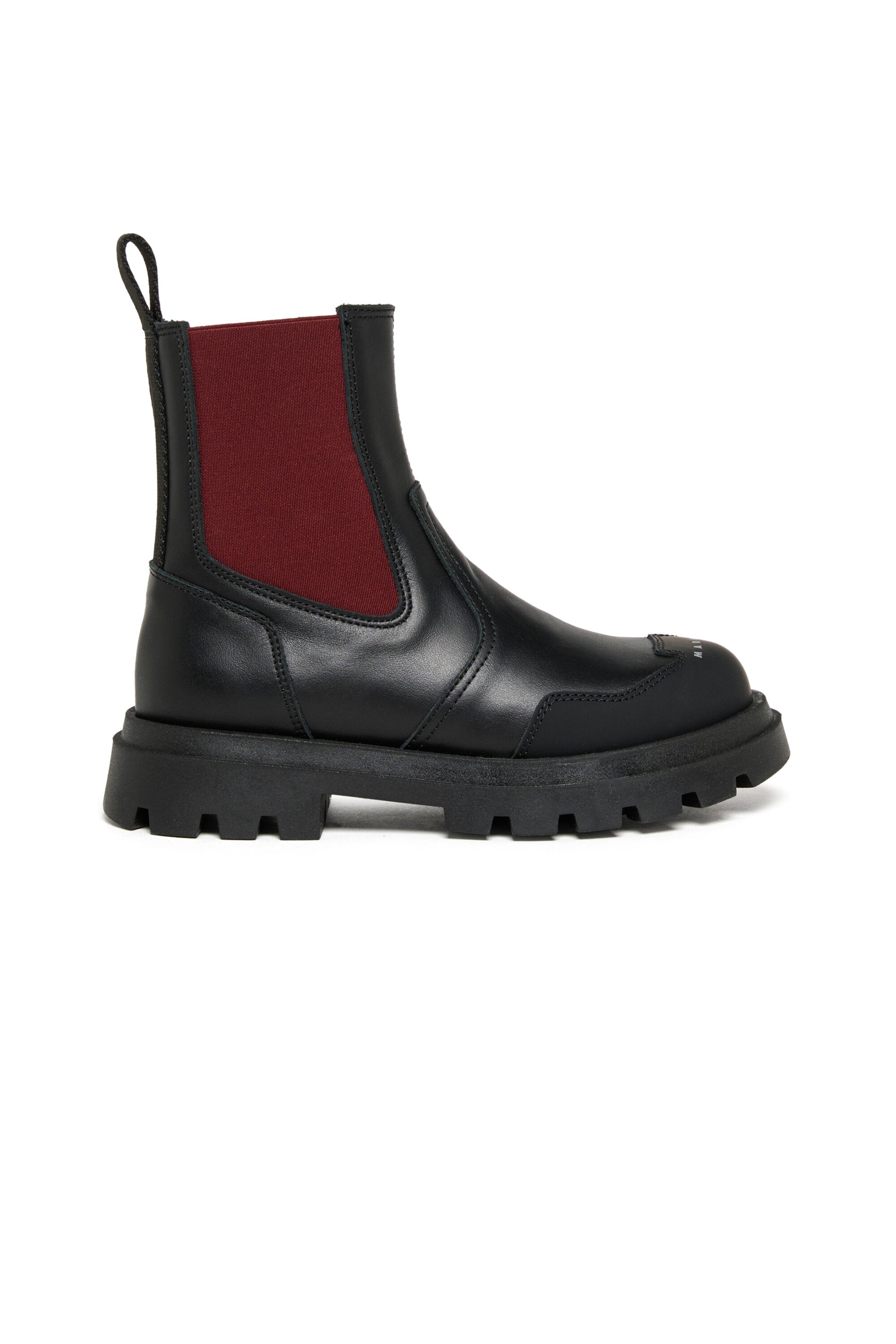 Chelsea boots with logo on the toe