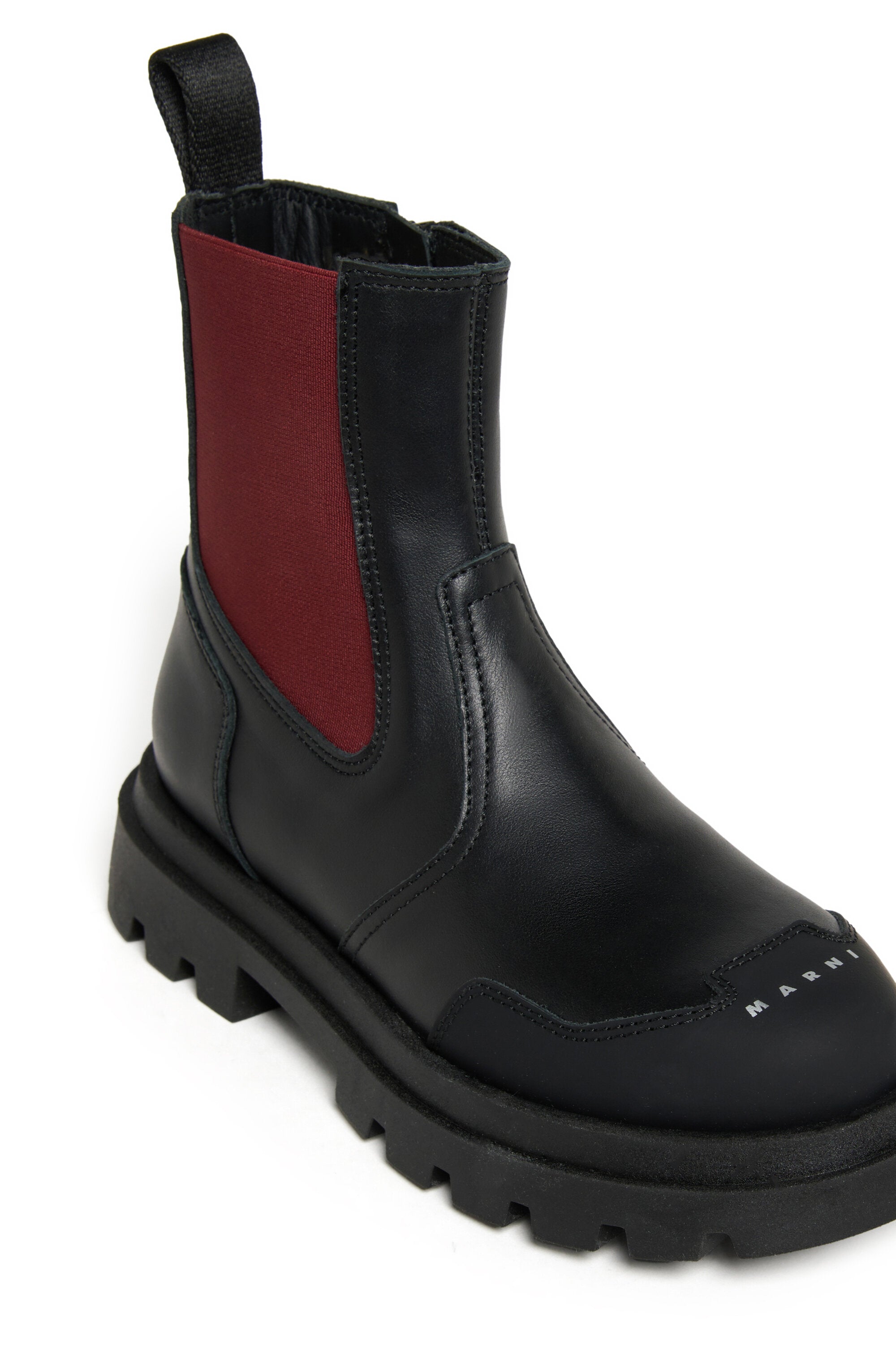 Chelsea boots with logo on the toe