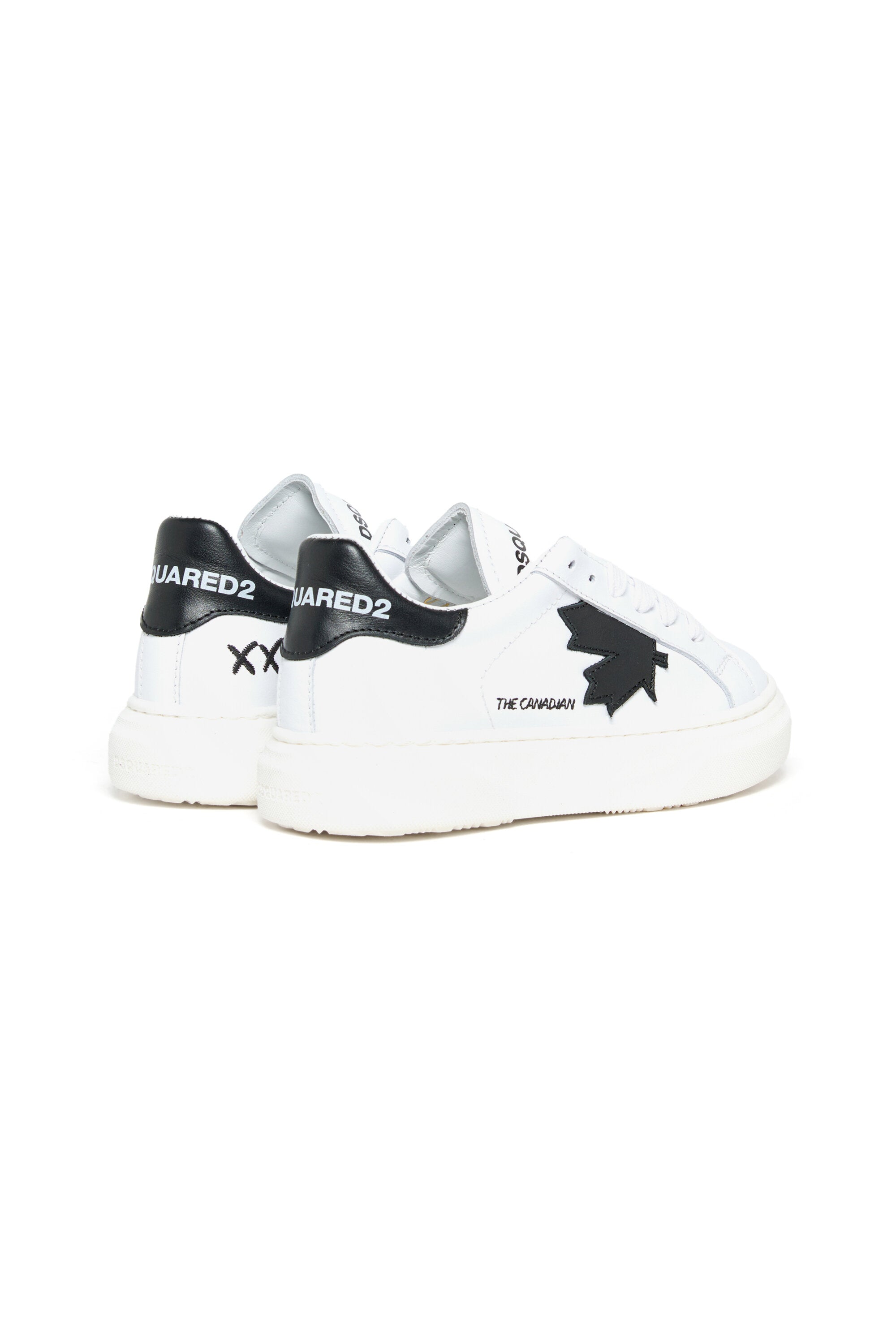 Leather low top sneakers with Maple Leaf