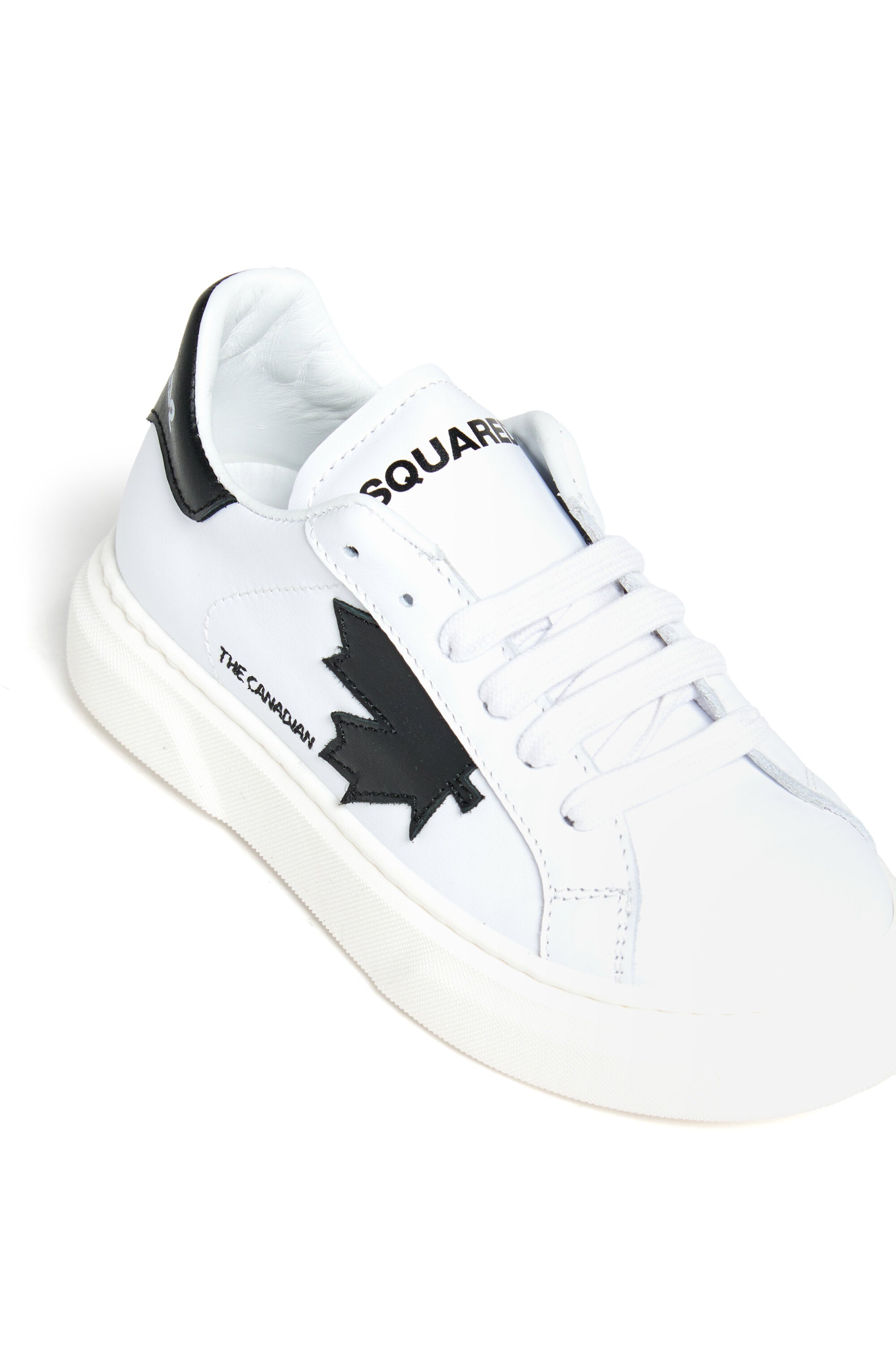 Leather low top sneakers with Maple Leaf