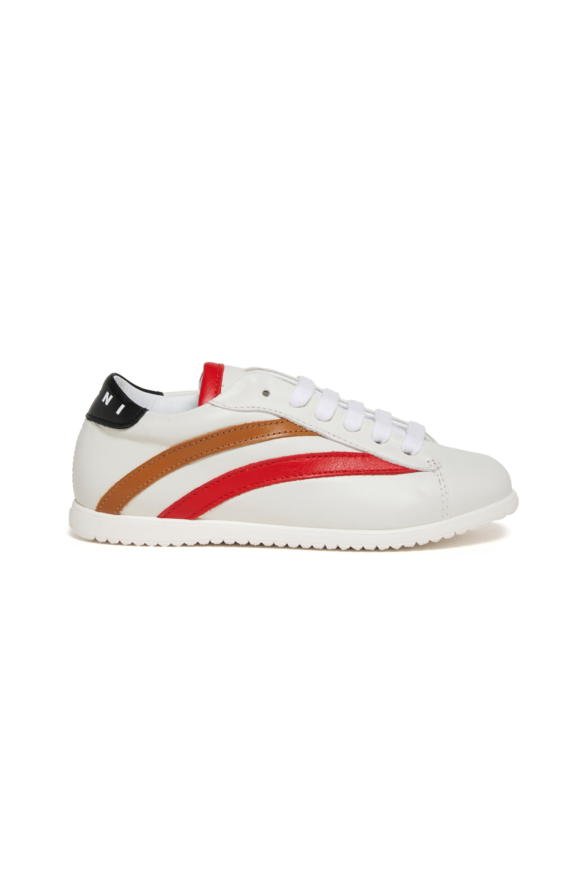 Sneakers with logo on the heel