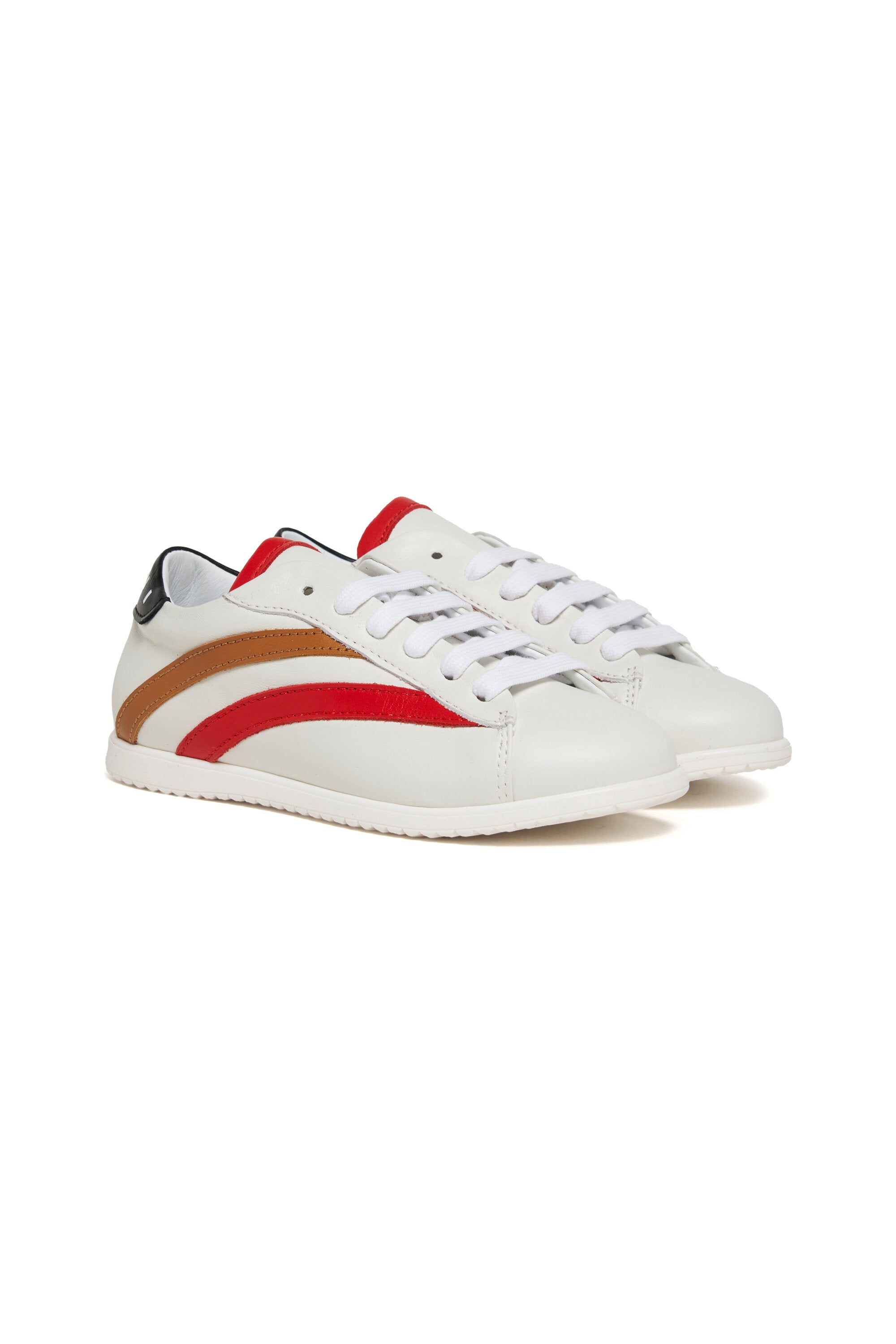 Sneakers with logo on the heel