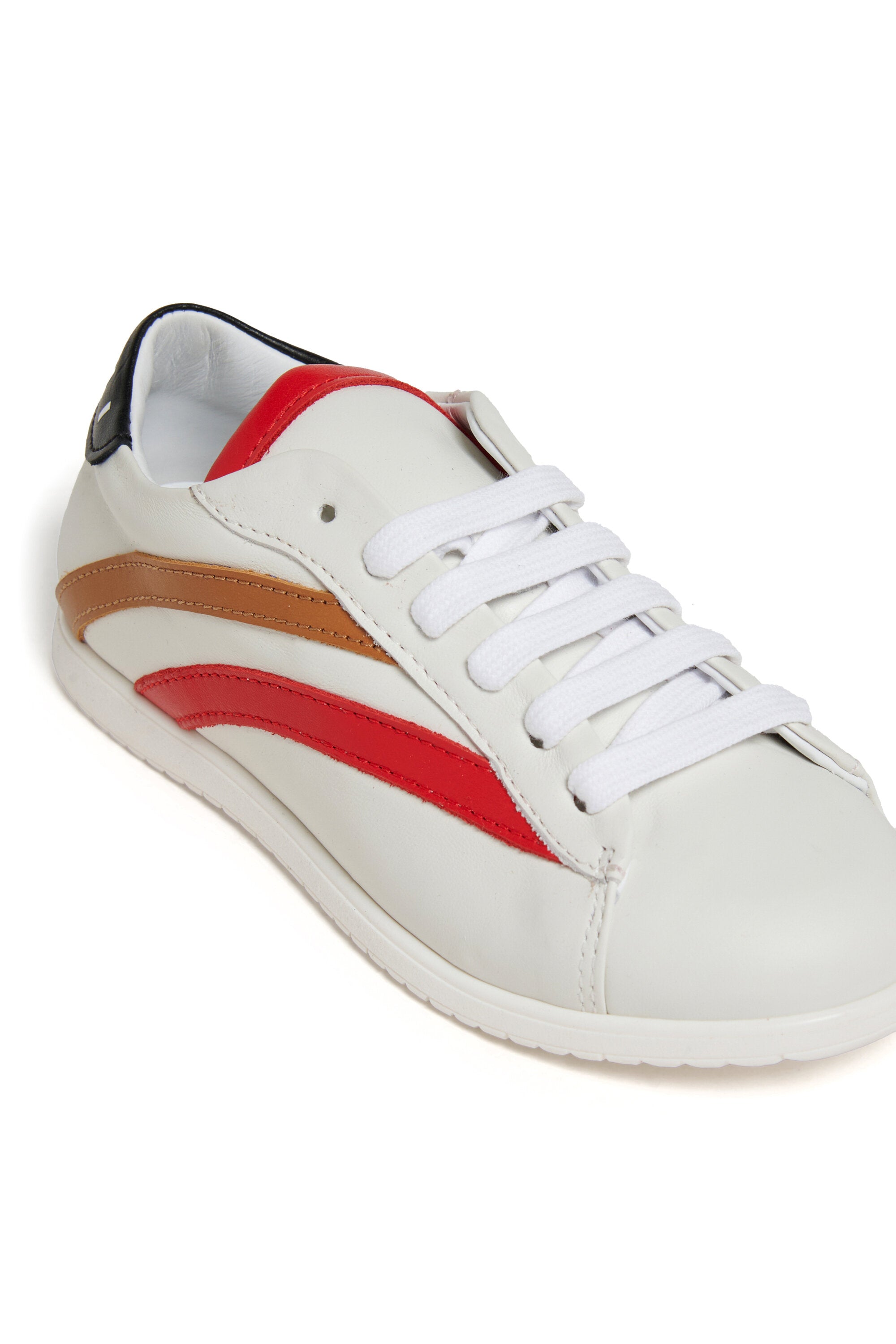 Sneakers with logo on the heel