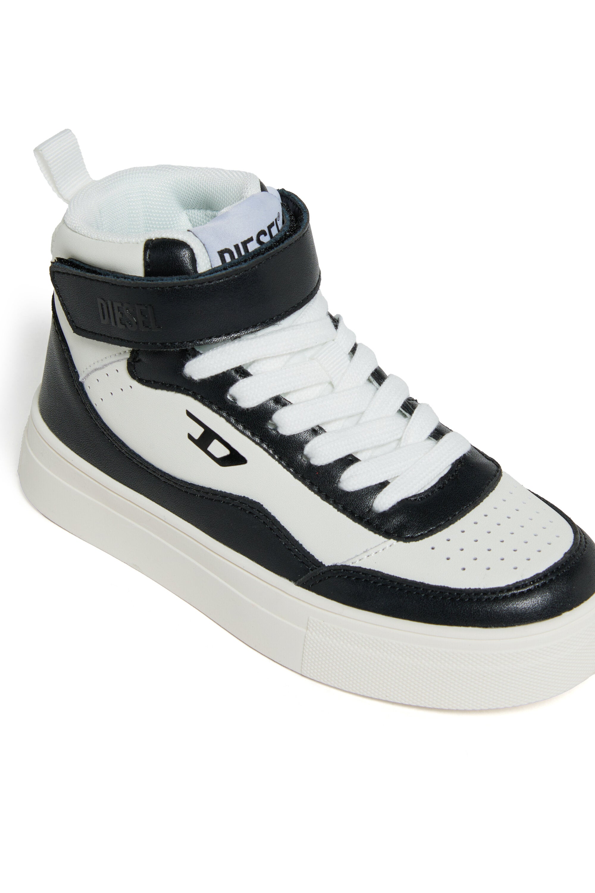 Tracker D leather sneakers