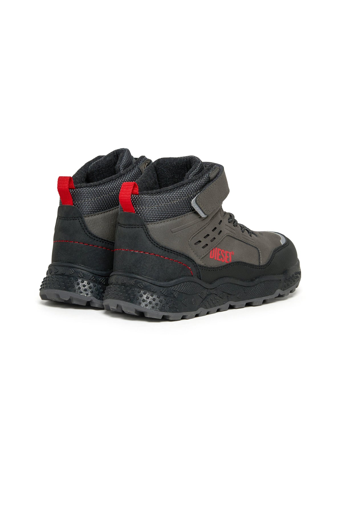 Outdoor shoes with logo