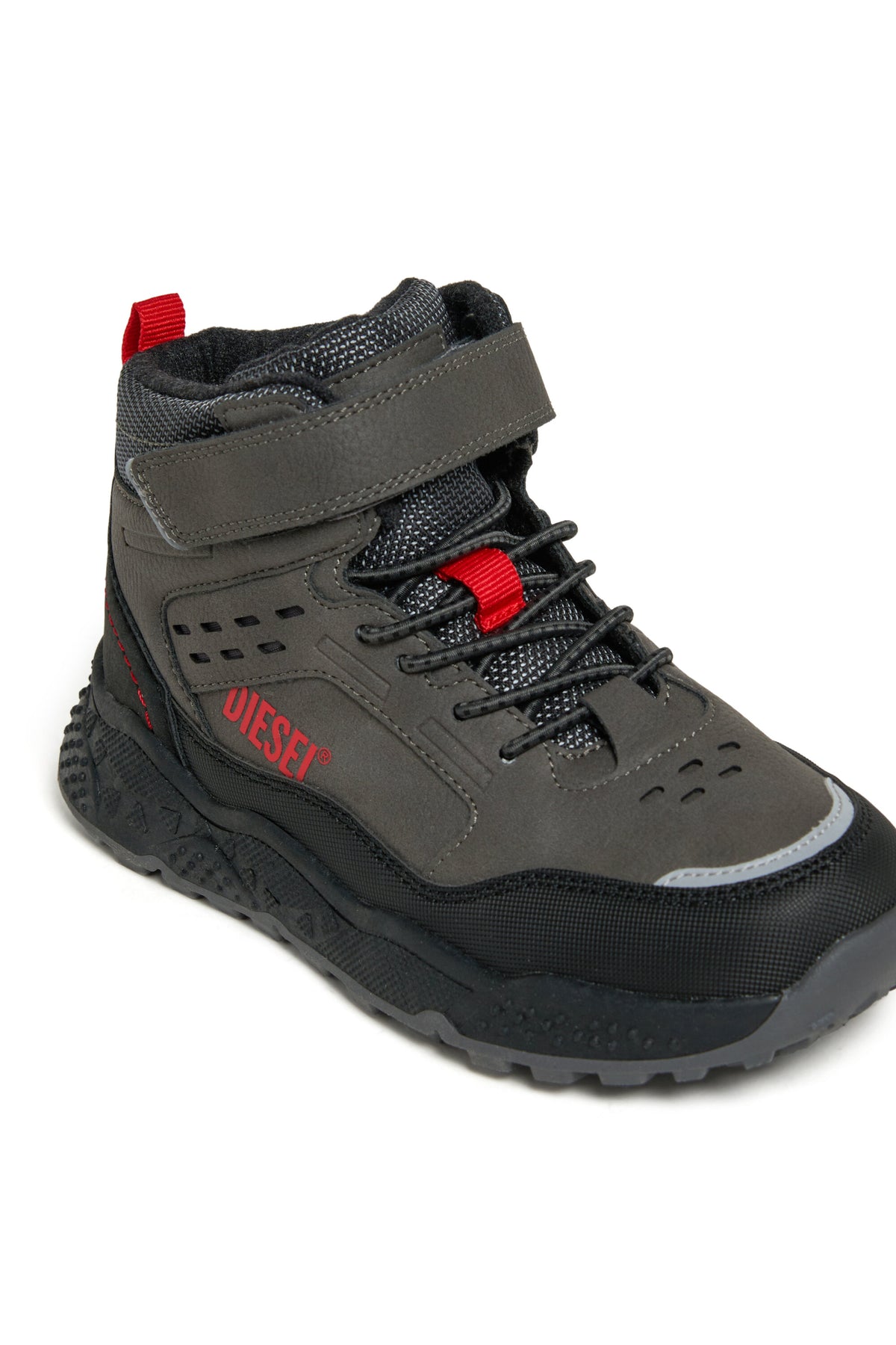 Outdoor shoes with logo