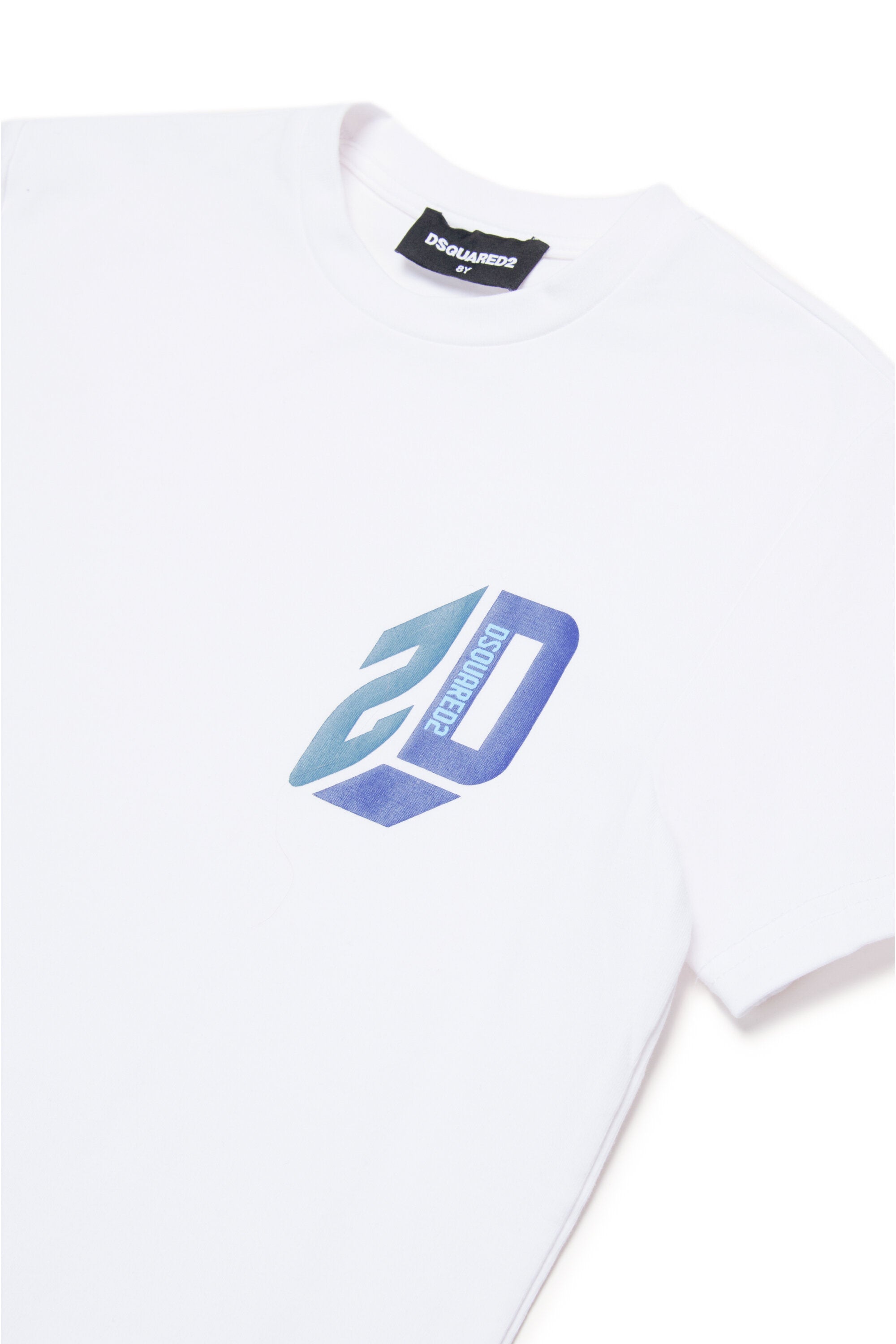 T-shirt with three-dimensional logo