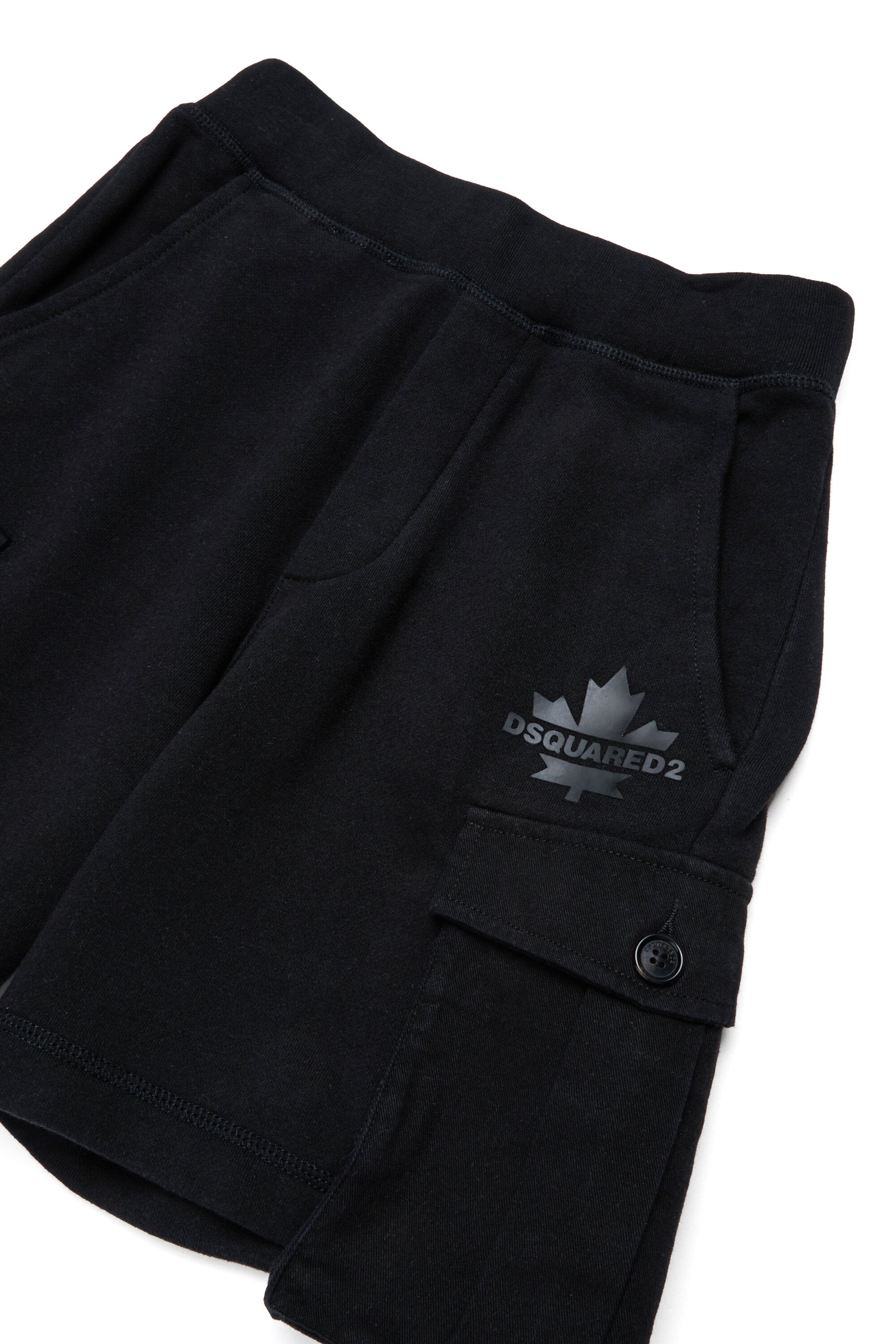 Fleece cargo shorts with Maple Leaf