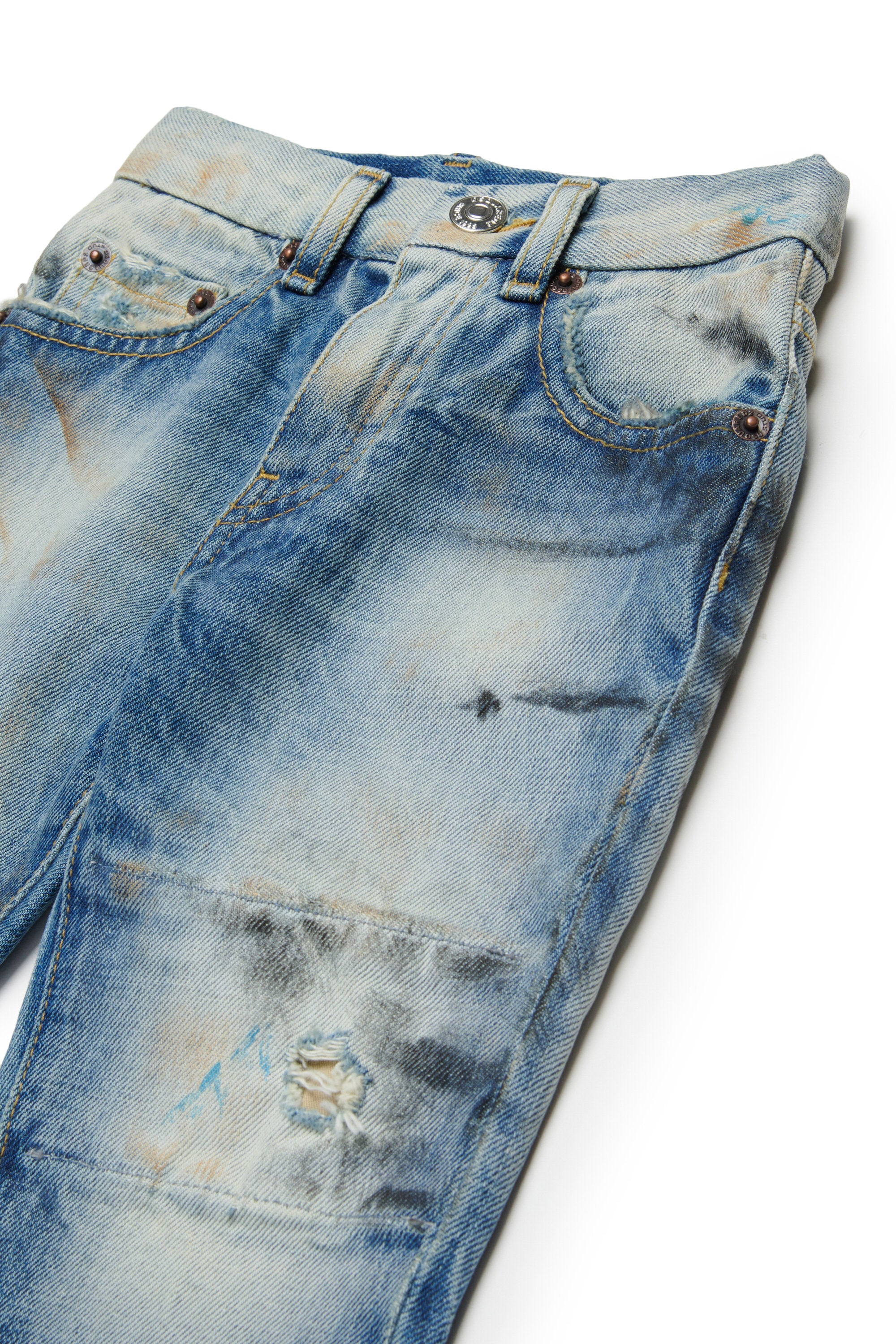 Regular jeans in light blue wash