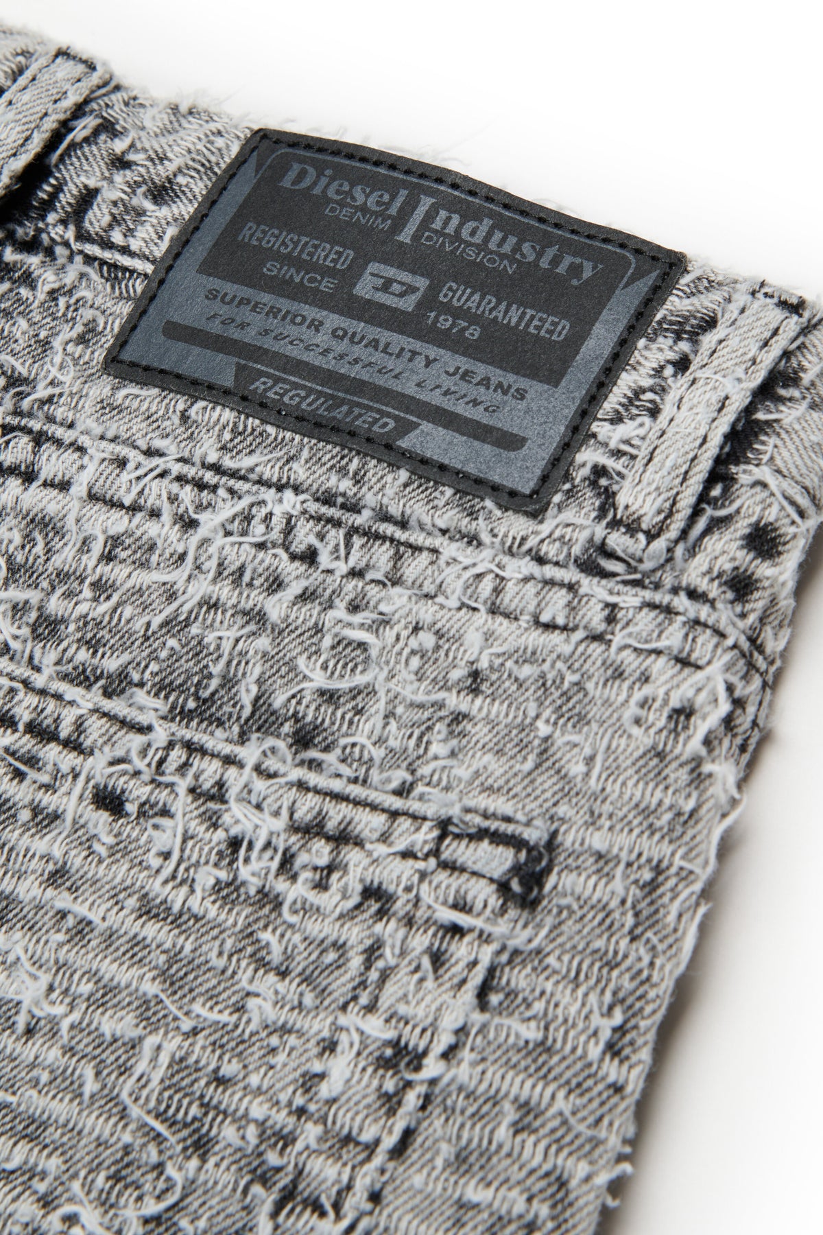 Lived-in effect denim shorts