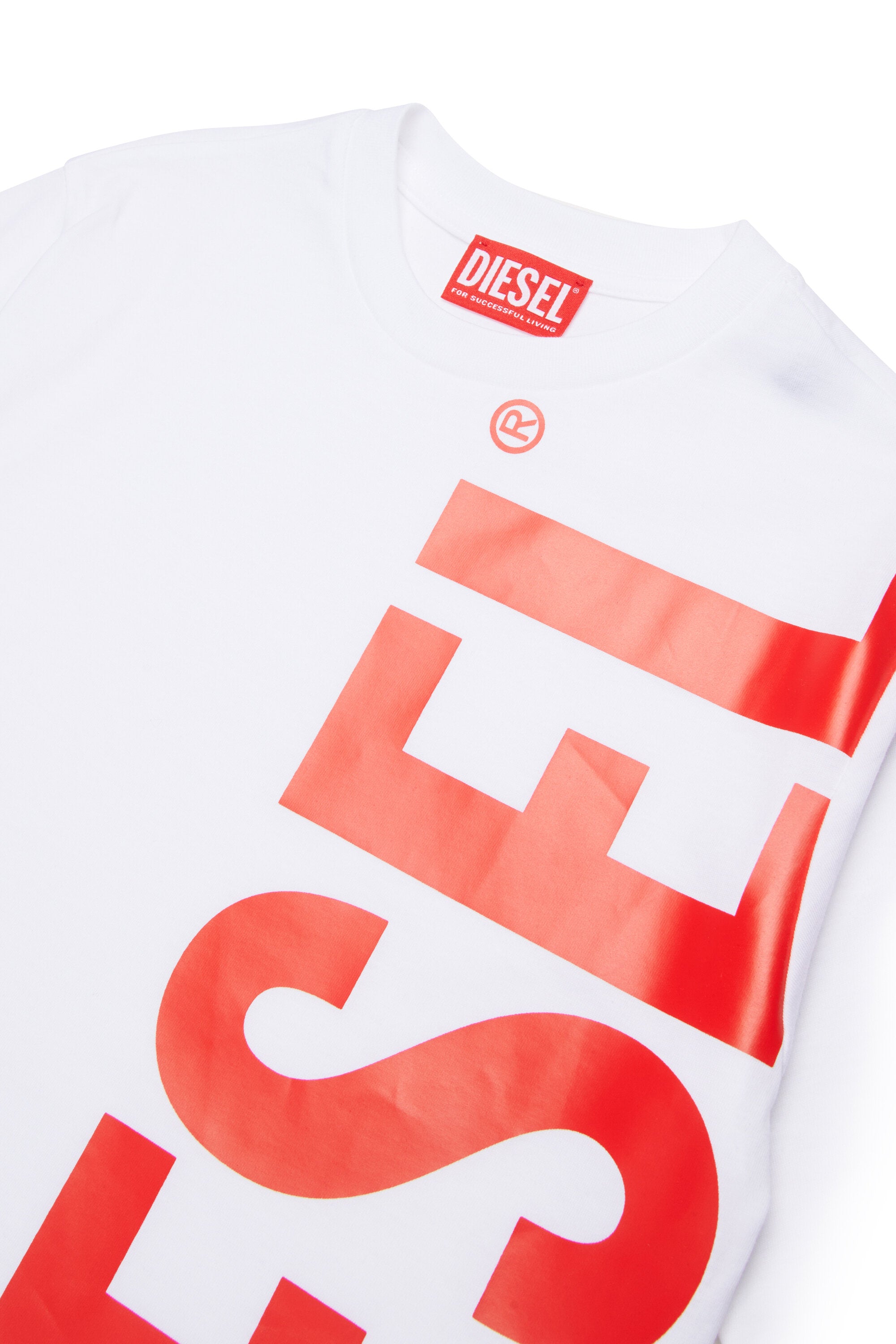 T-shirt with vertical logo