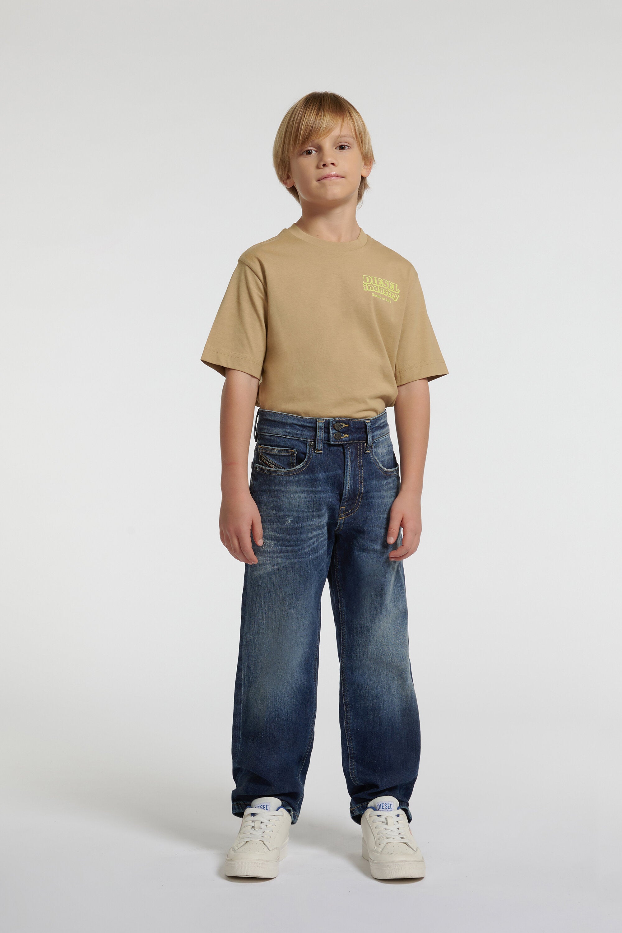 Relaxed fit jeans in medium blue wash - D-Maki