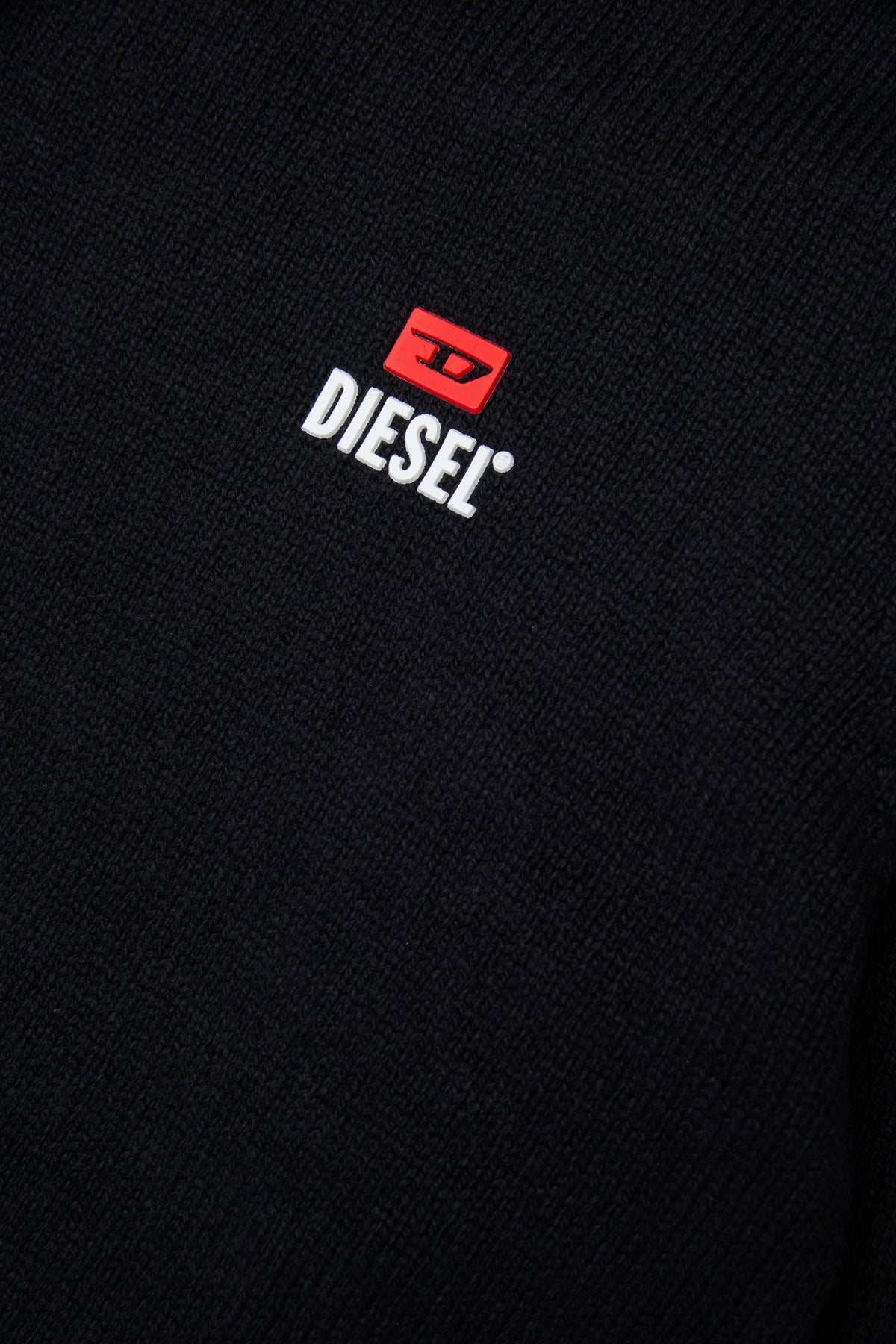 Crew neck pullover with logo
