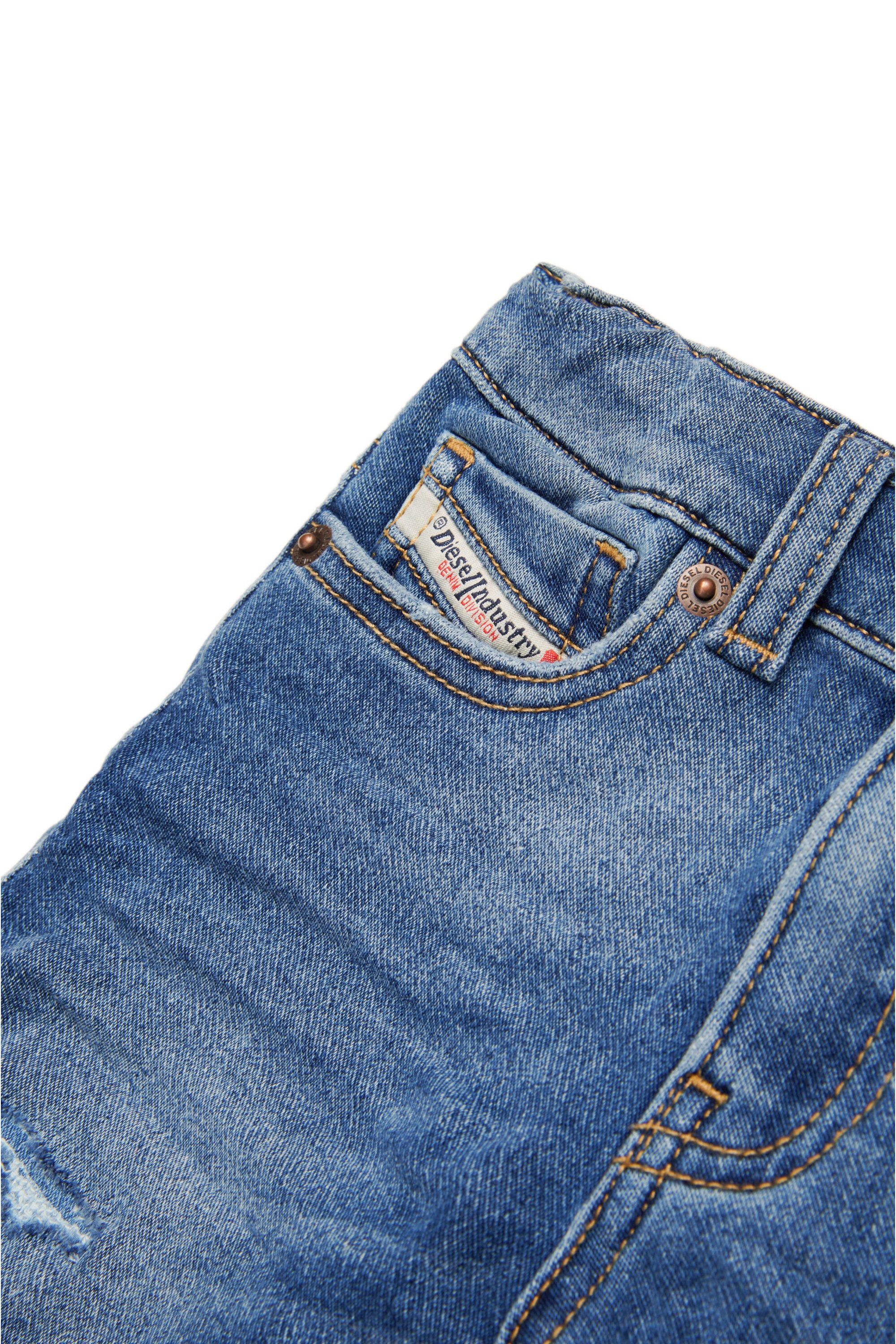 Mid-blue JoggJeans® shorts with breaks
