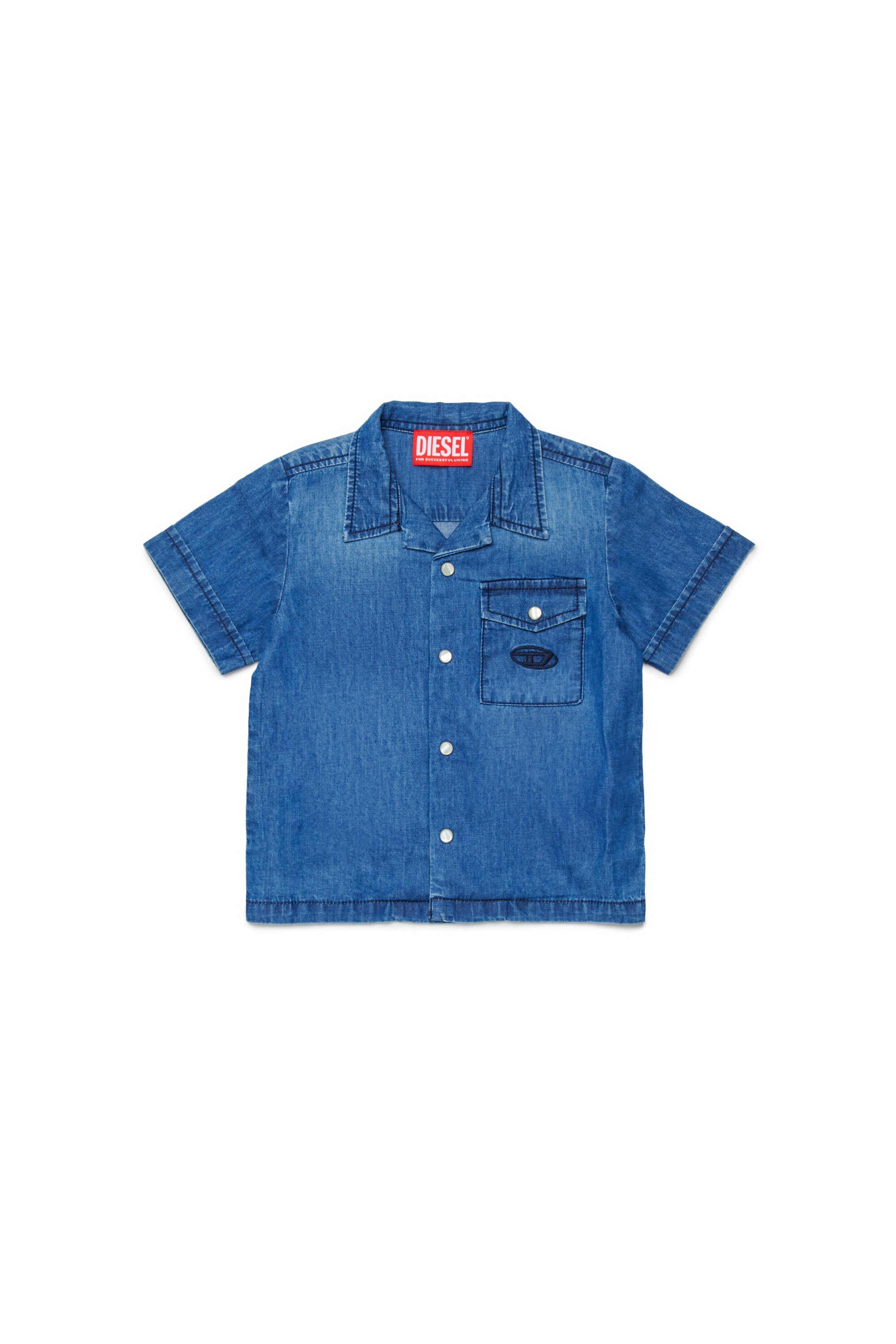 Short-sleeved shirt with logo
