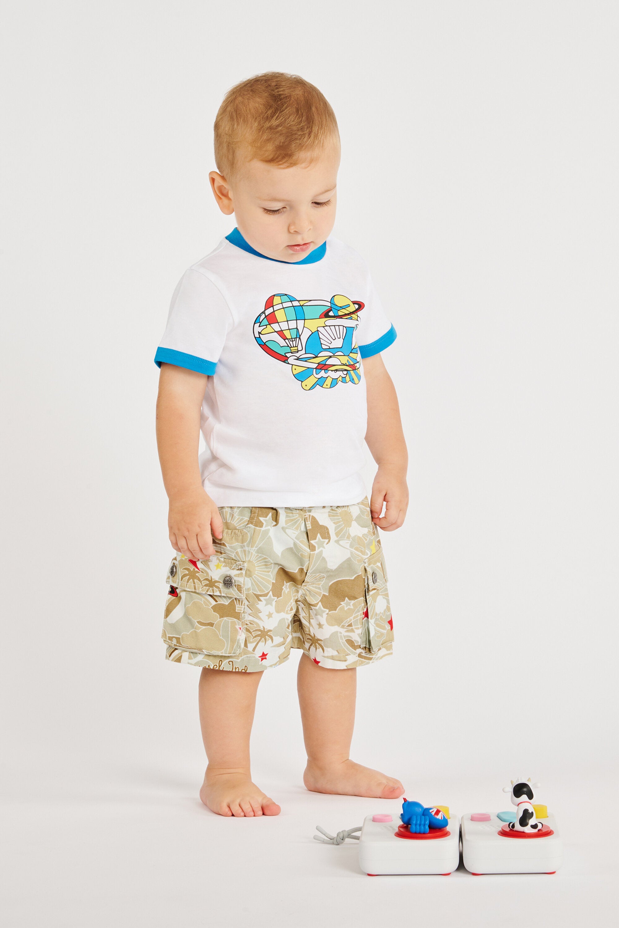 Cargo shorts with logo