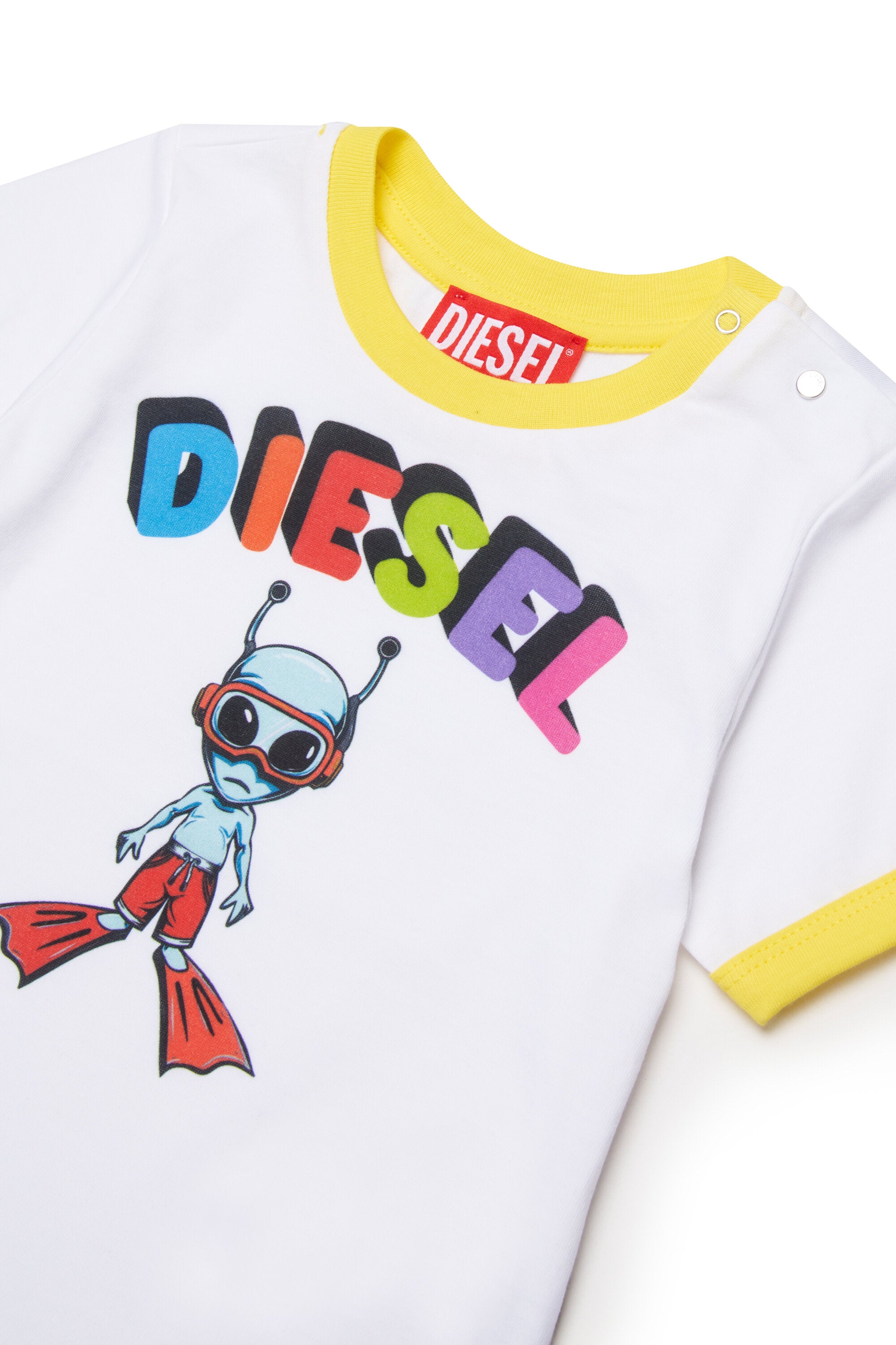 T-shirt with logo and front pattern