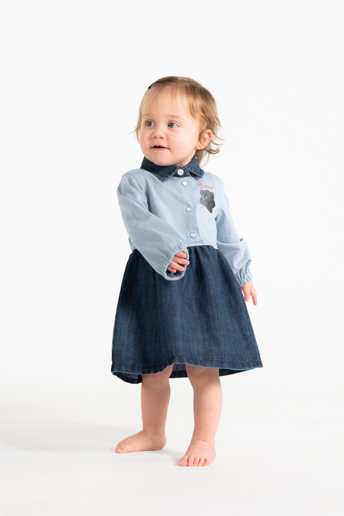 Dress with collar and logo