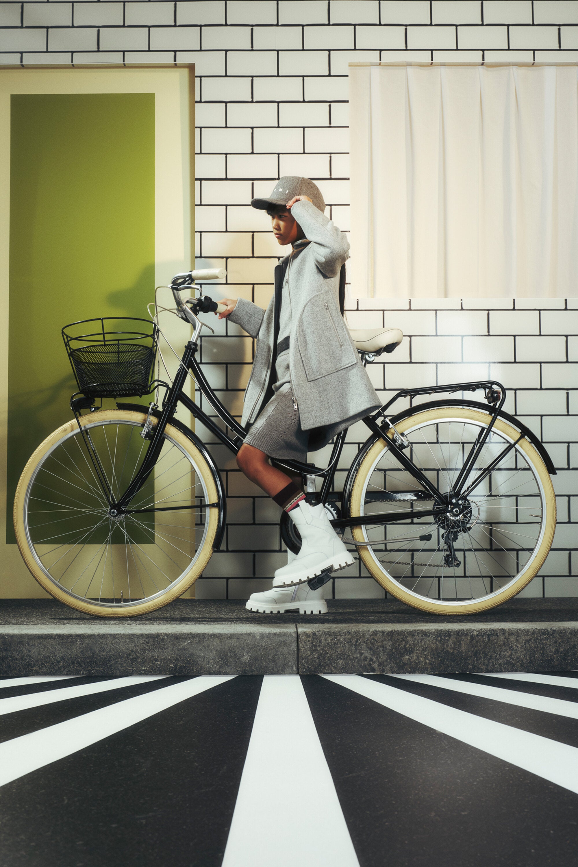 Cloth long coat with logo