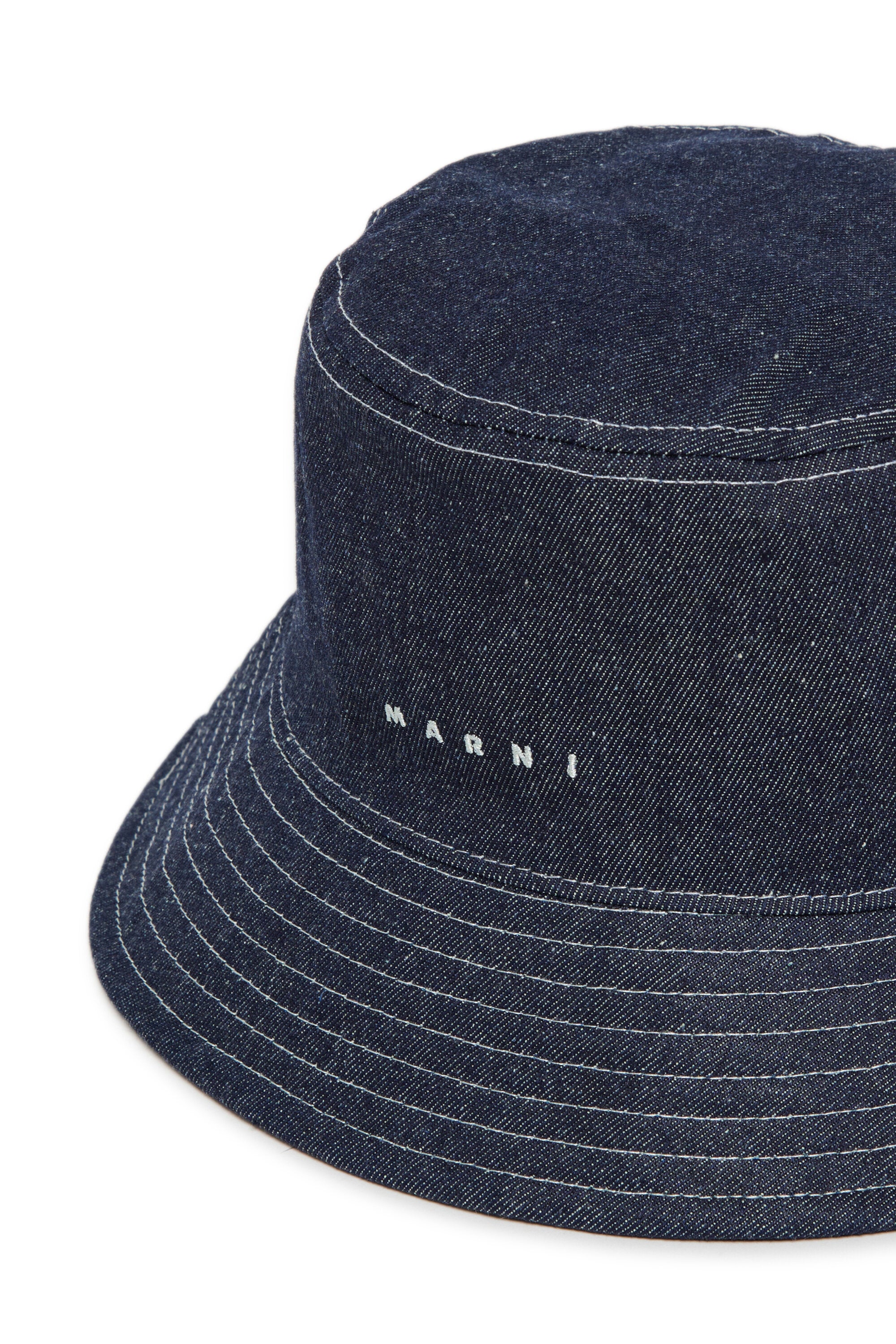 Bucket hat with logo