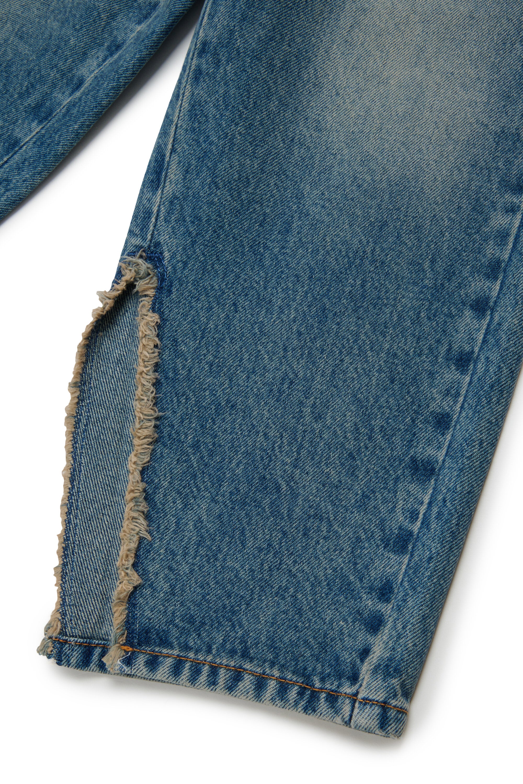 Medium blue shaded regular jeans with split