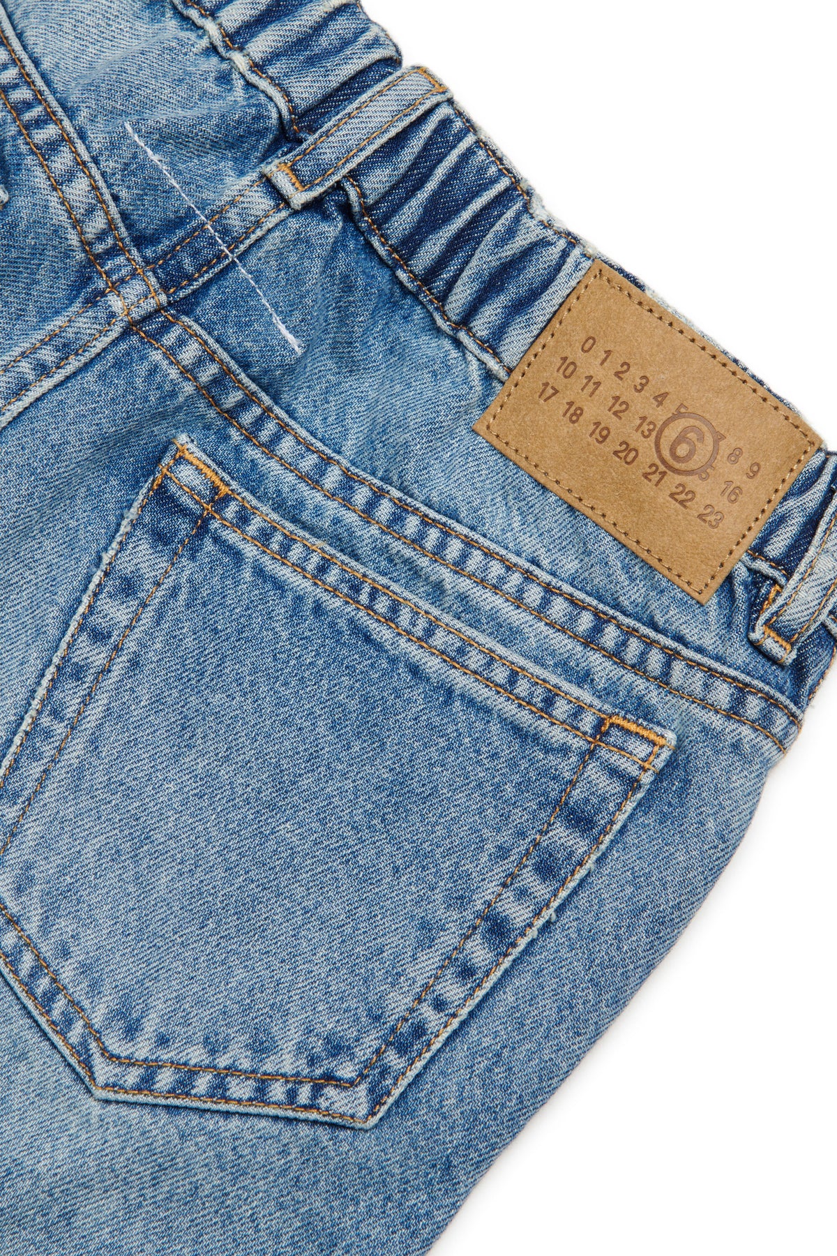 Regular jeans in light blue wash