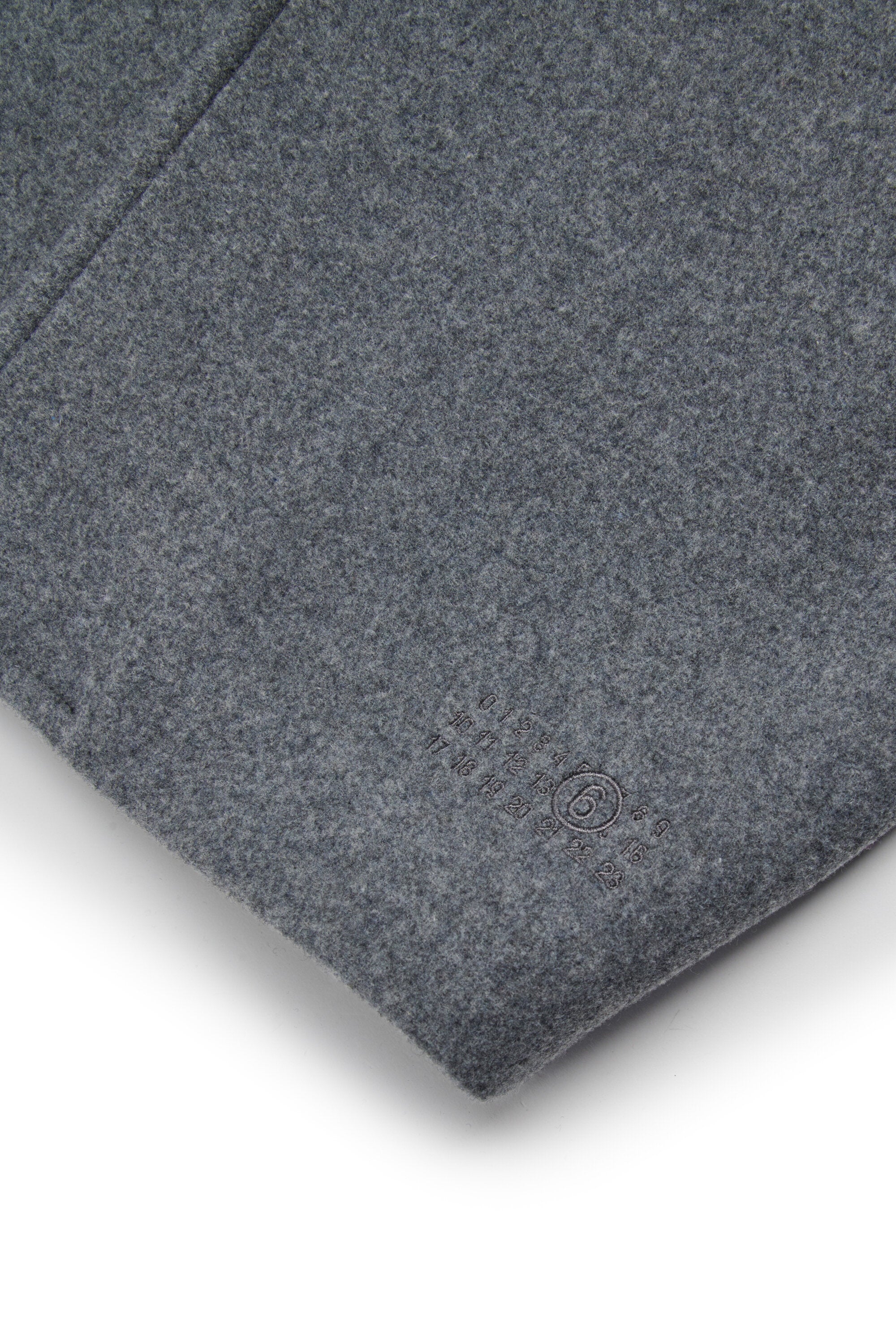 Egg-shape coat with inner lining