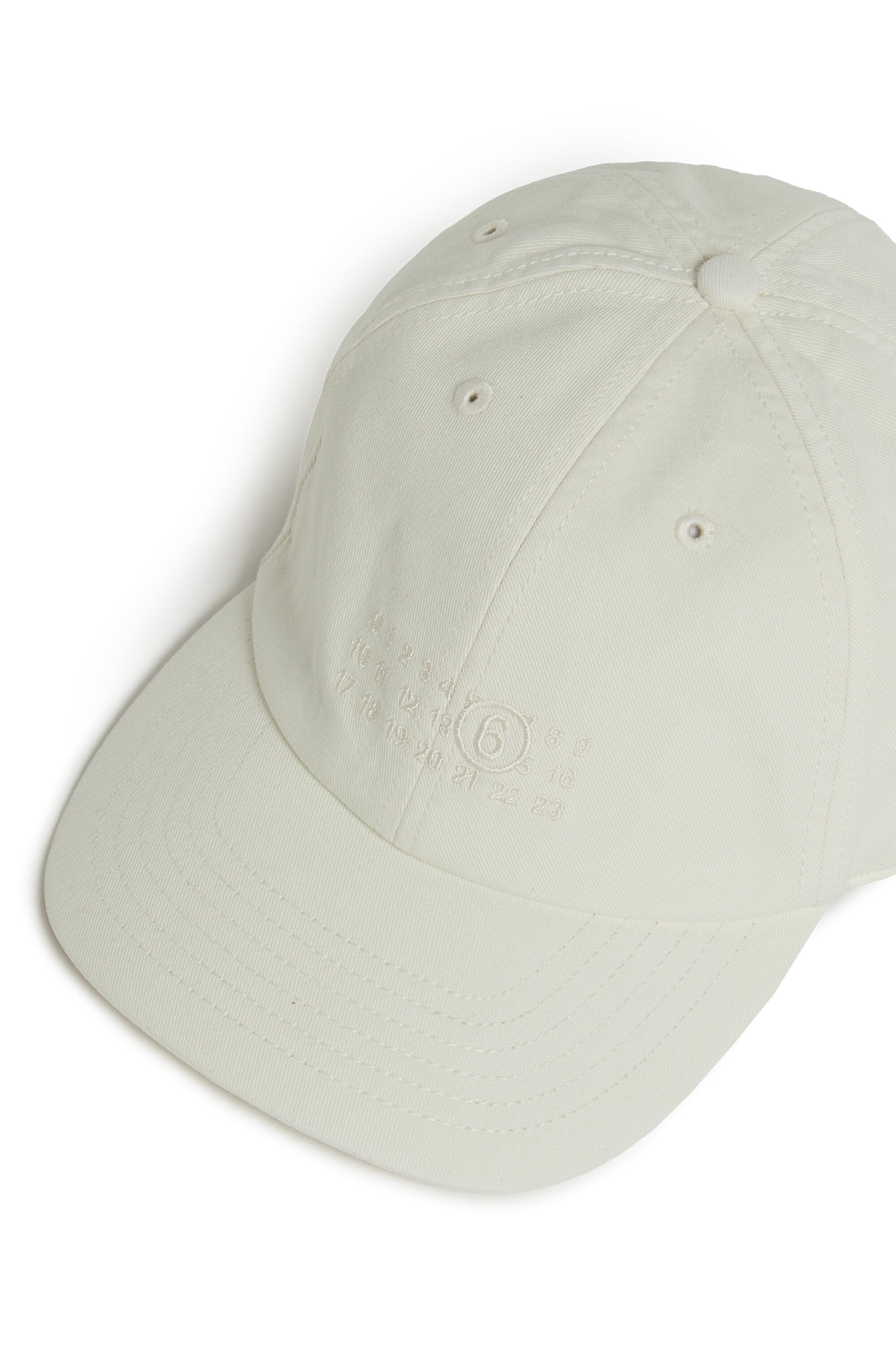 Baseball cap in gabardine with a worn effect