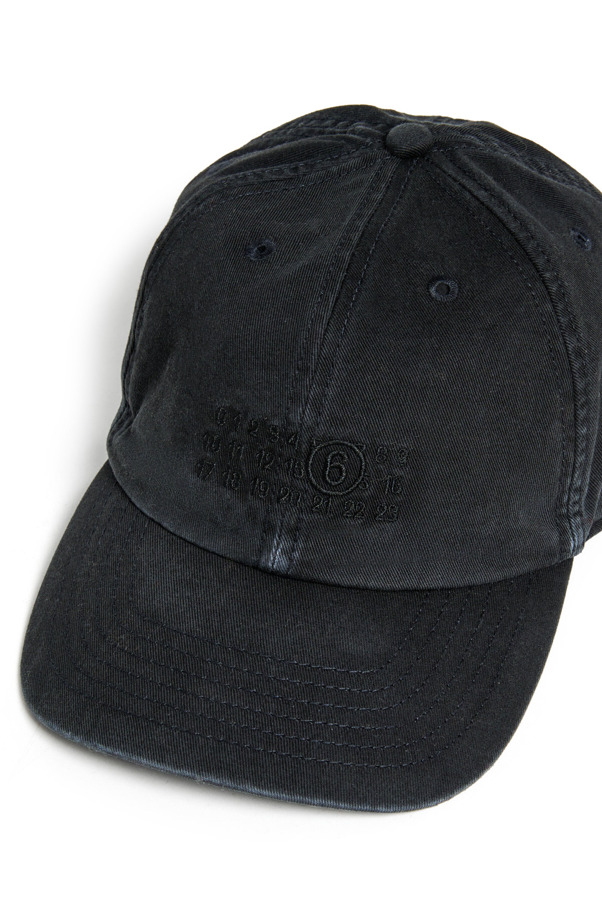Baseball cap in gabardine with a worn effect