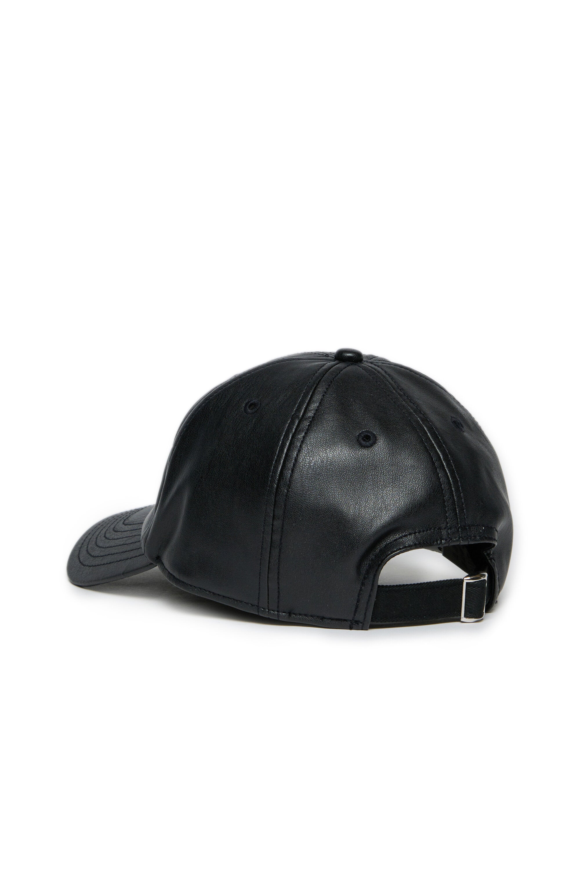 Baseball cap in coated fabric with patch