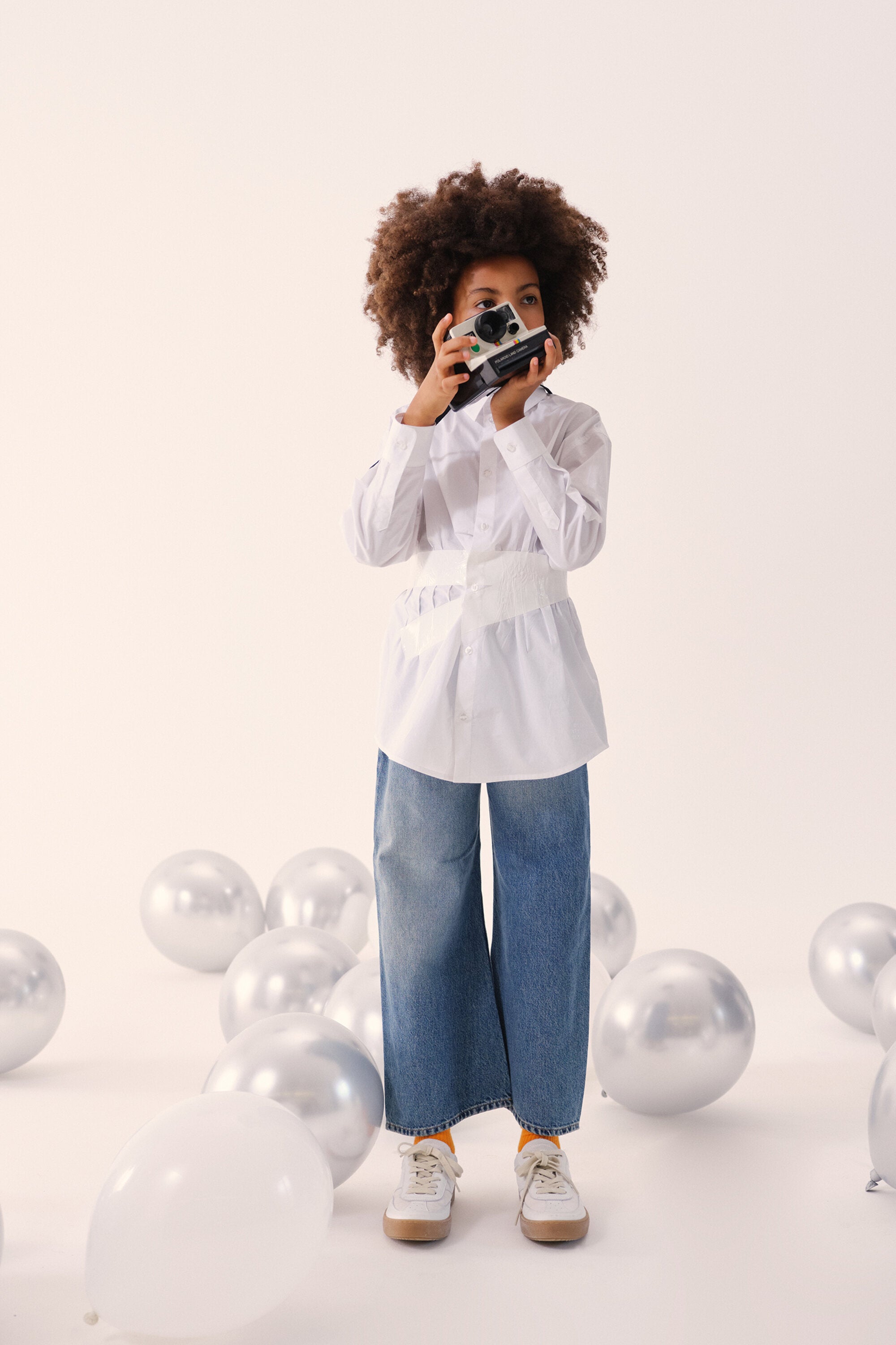 T-shirt with waist belt