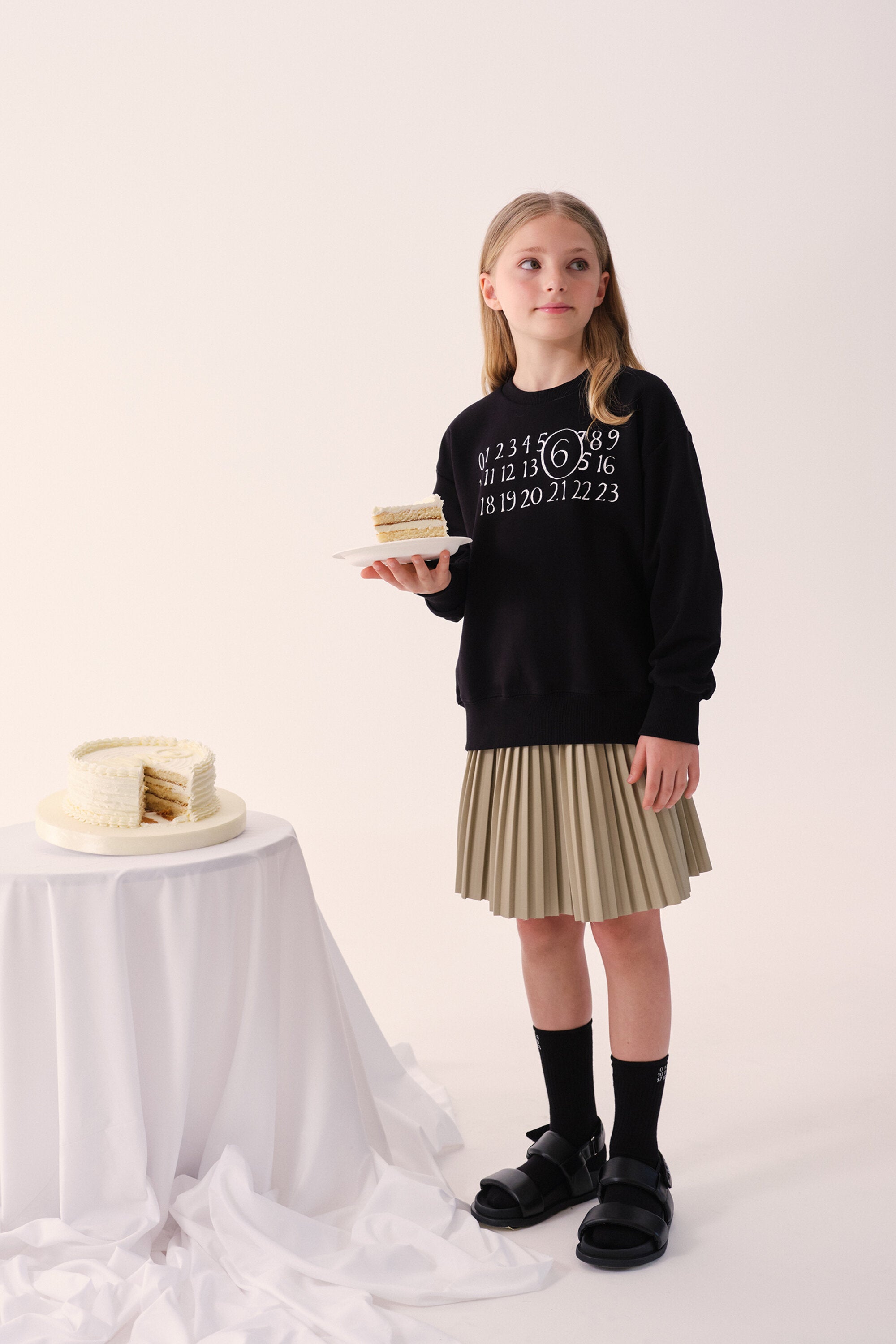 Pleated skirt with logo