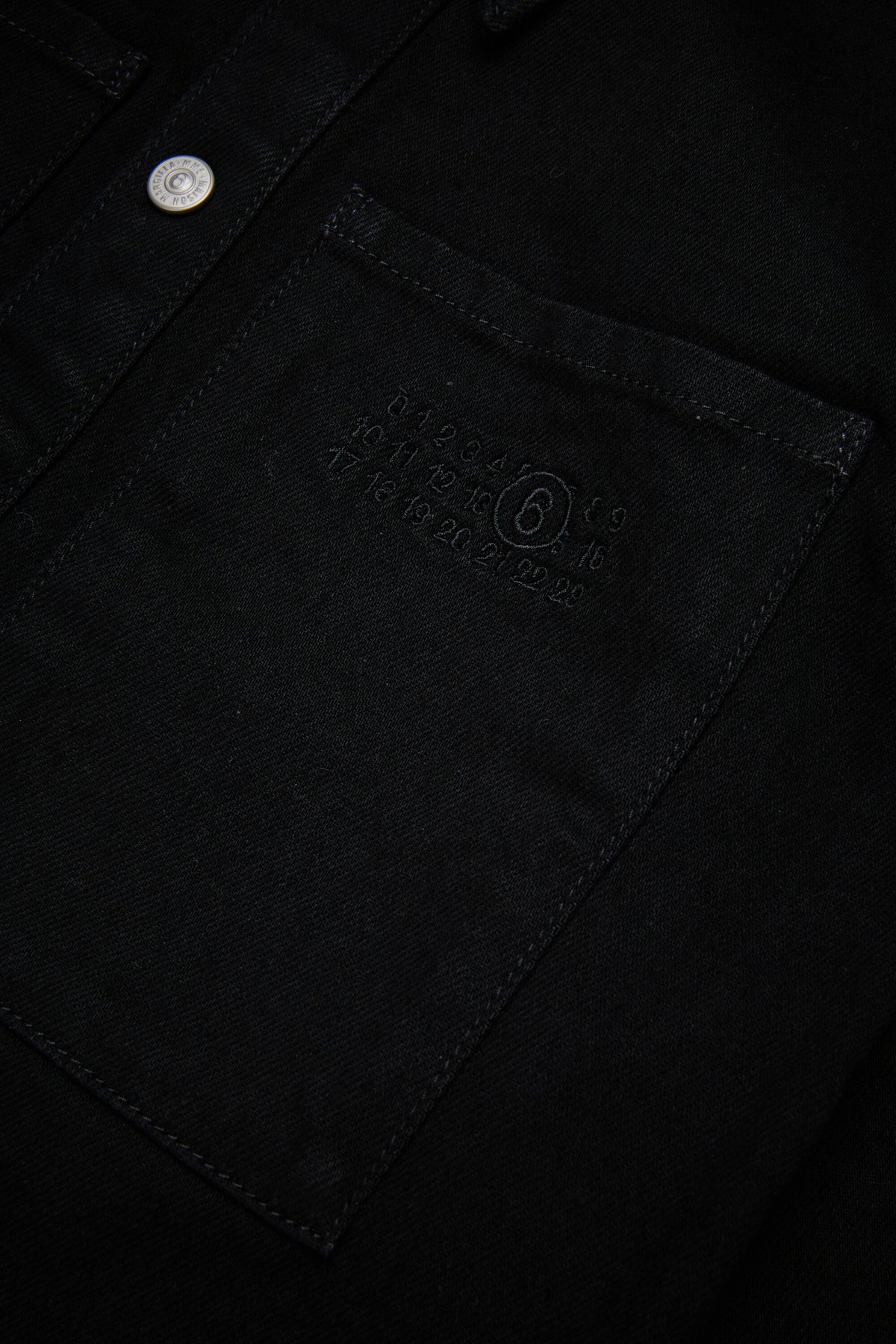 Long-sleeved shirt with logo