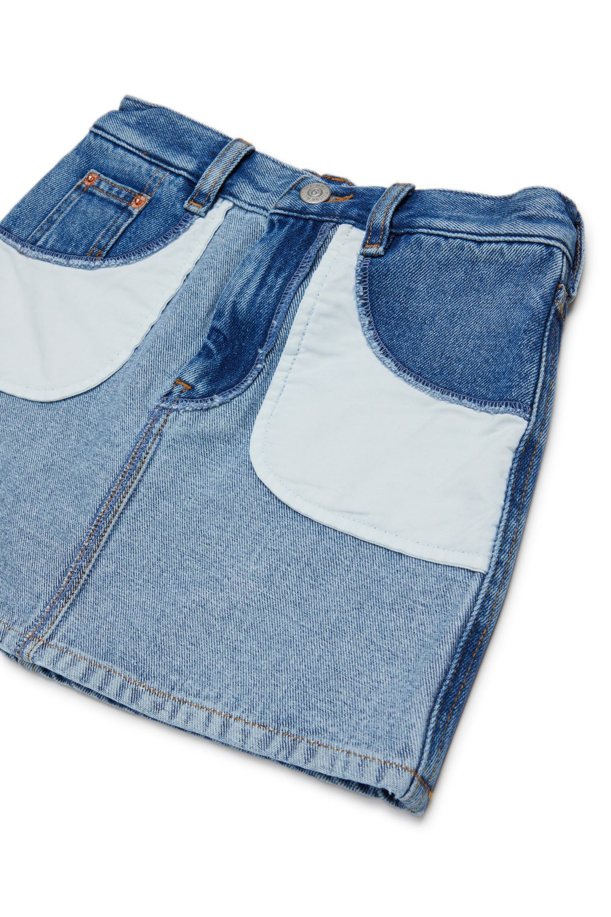 Denim skirt with contrasting pockets
