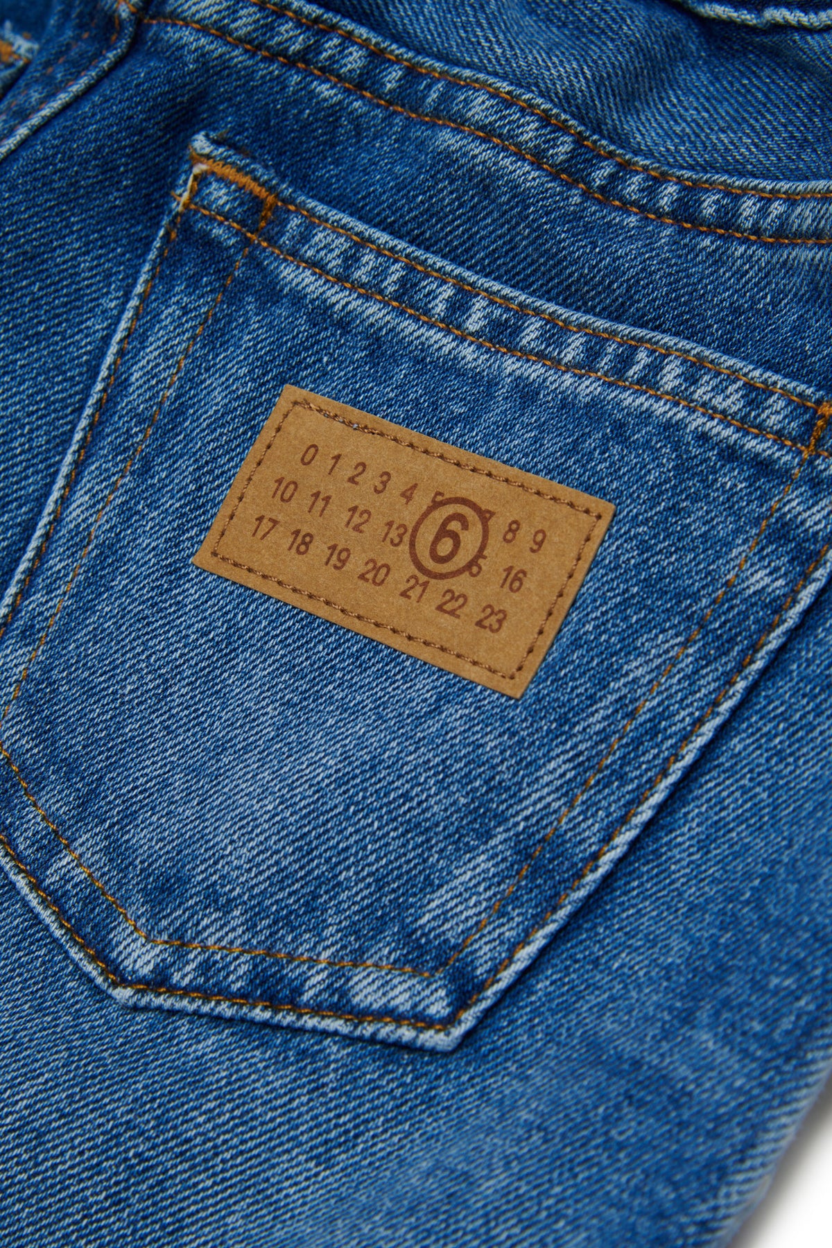 Denim skirt with contrasting pockets