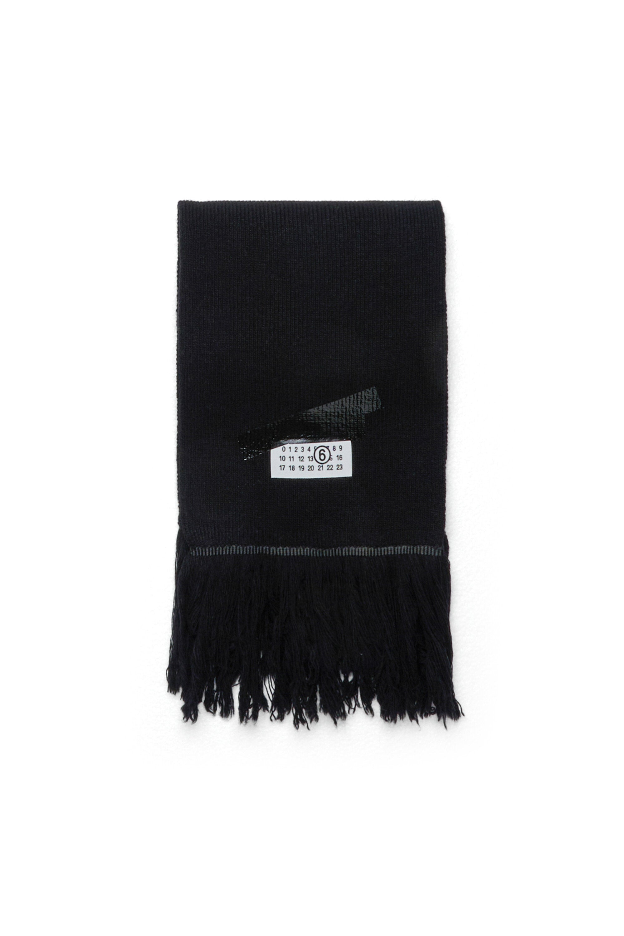 Scarf with logo and fringes