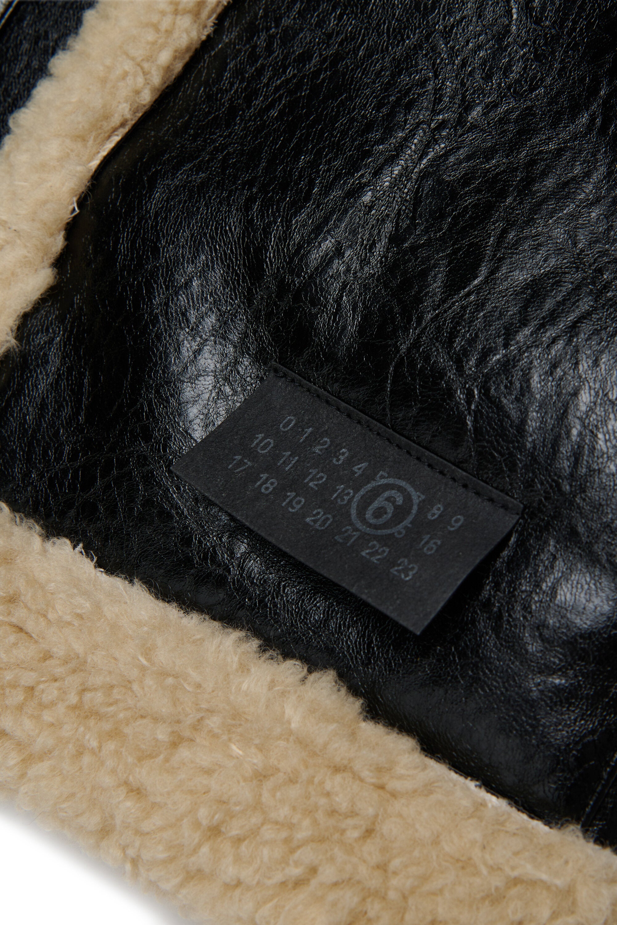 Sleeveless shearling-effect jacket