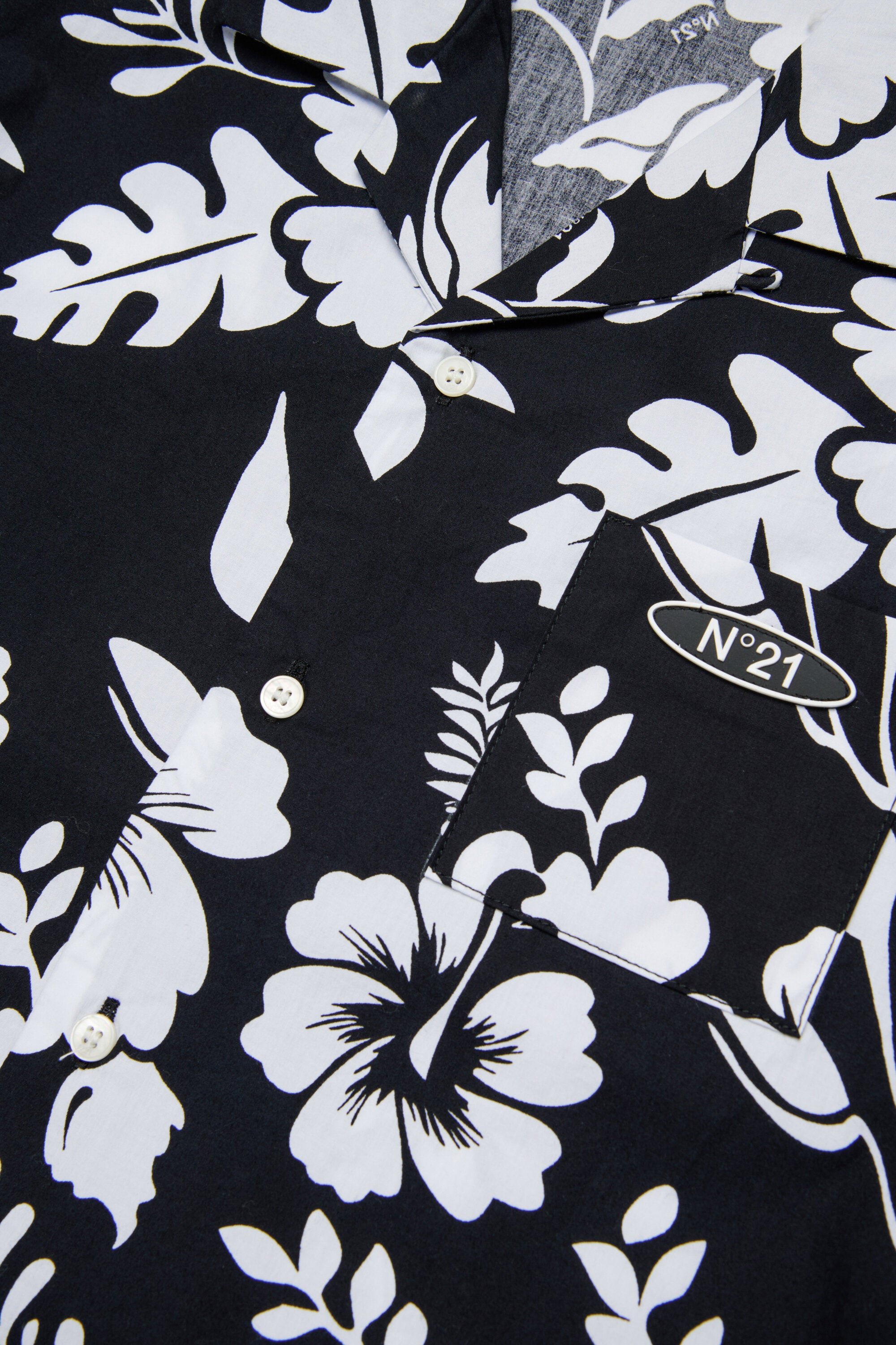 Short-sleeved shirt with logo