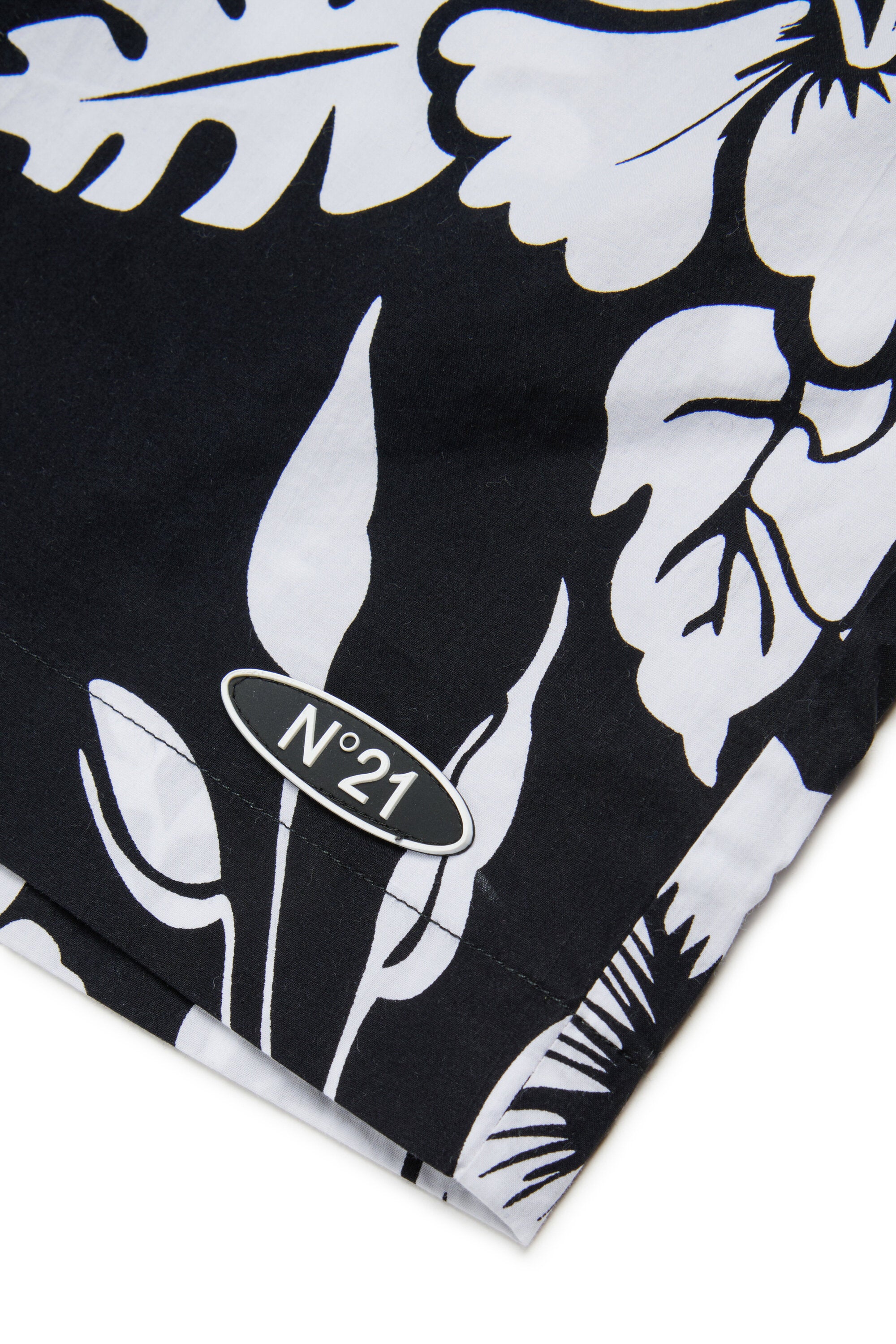 Floral patterned shorts with logo