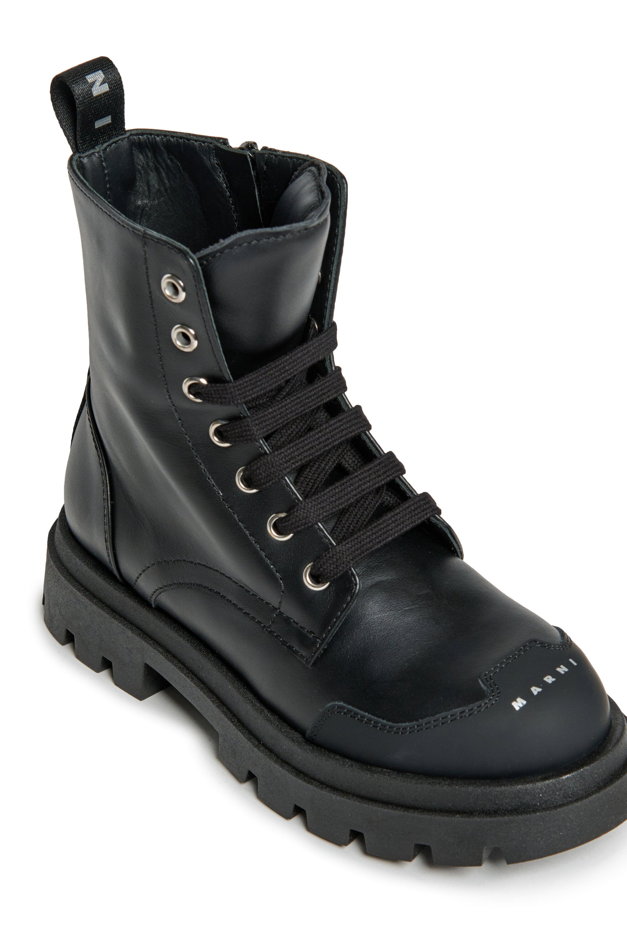 Boots with toe logo