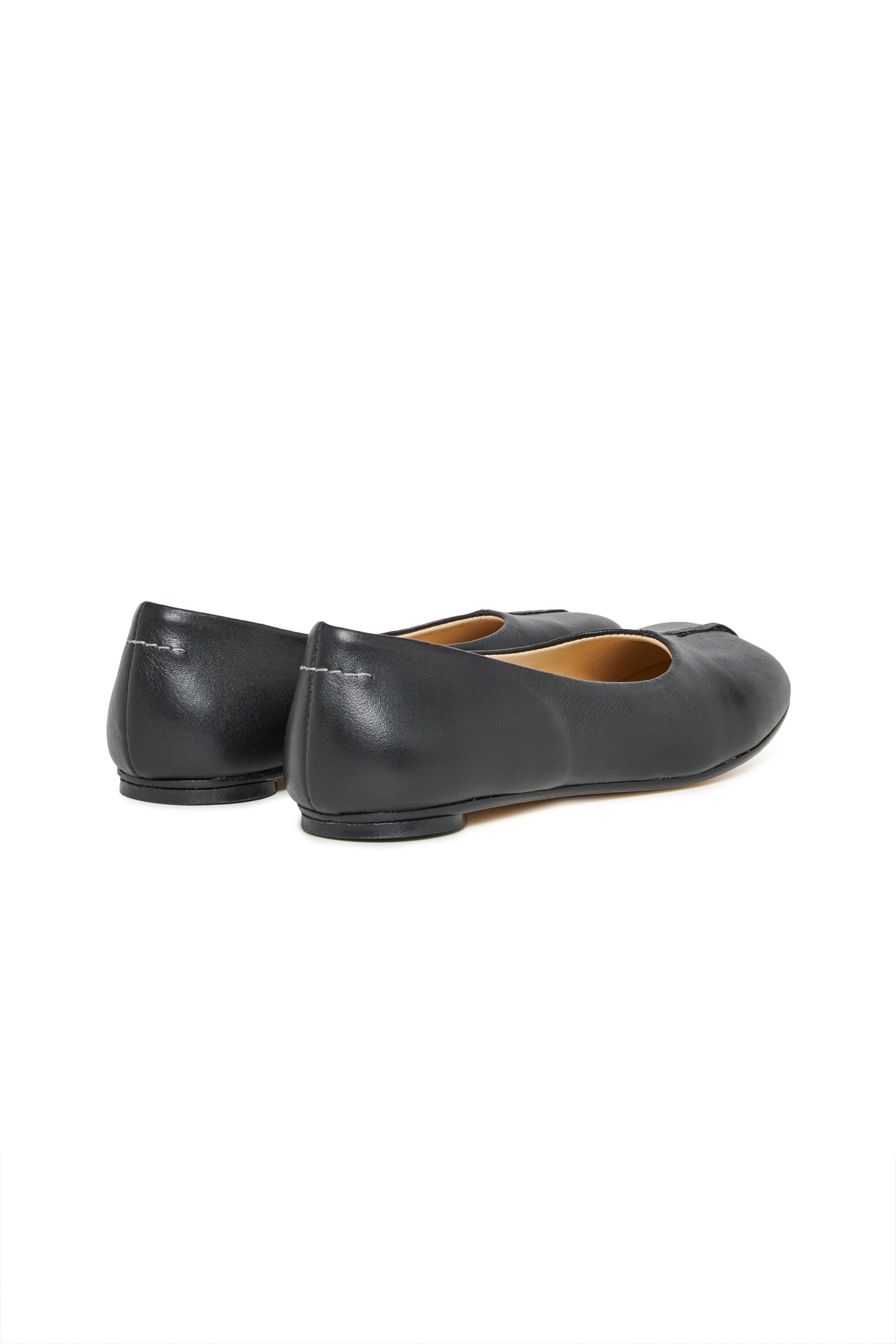 Leather ballet flats with stitching on toe