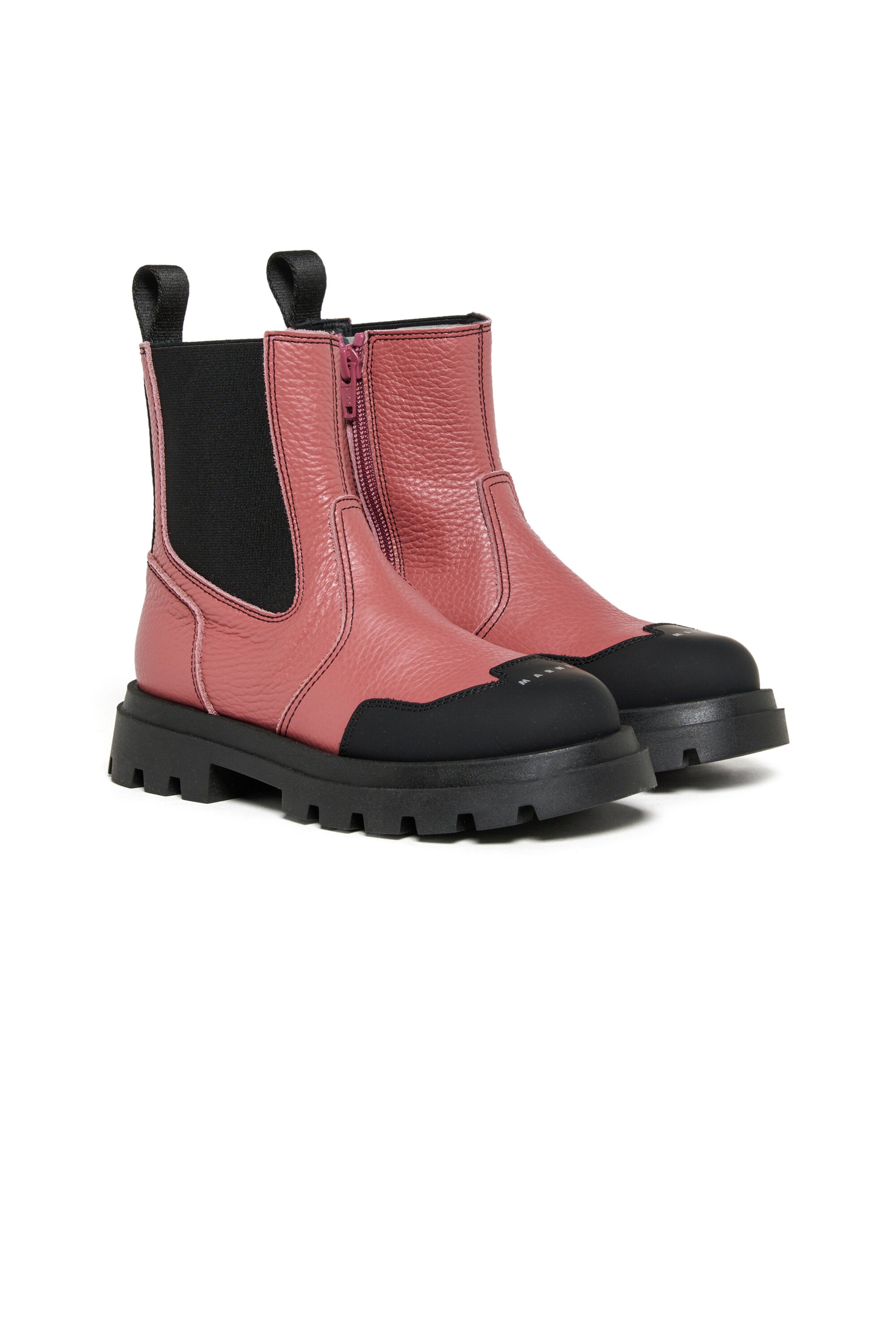 Chelsea boots with logo on the toe