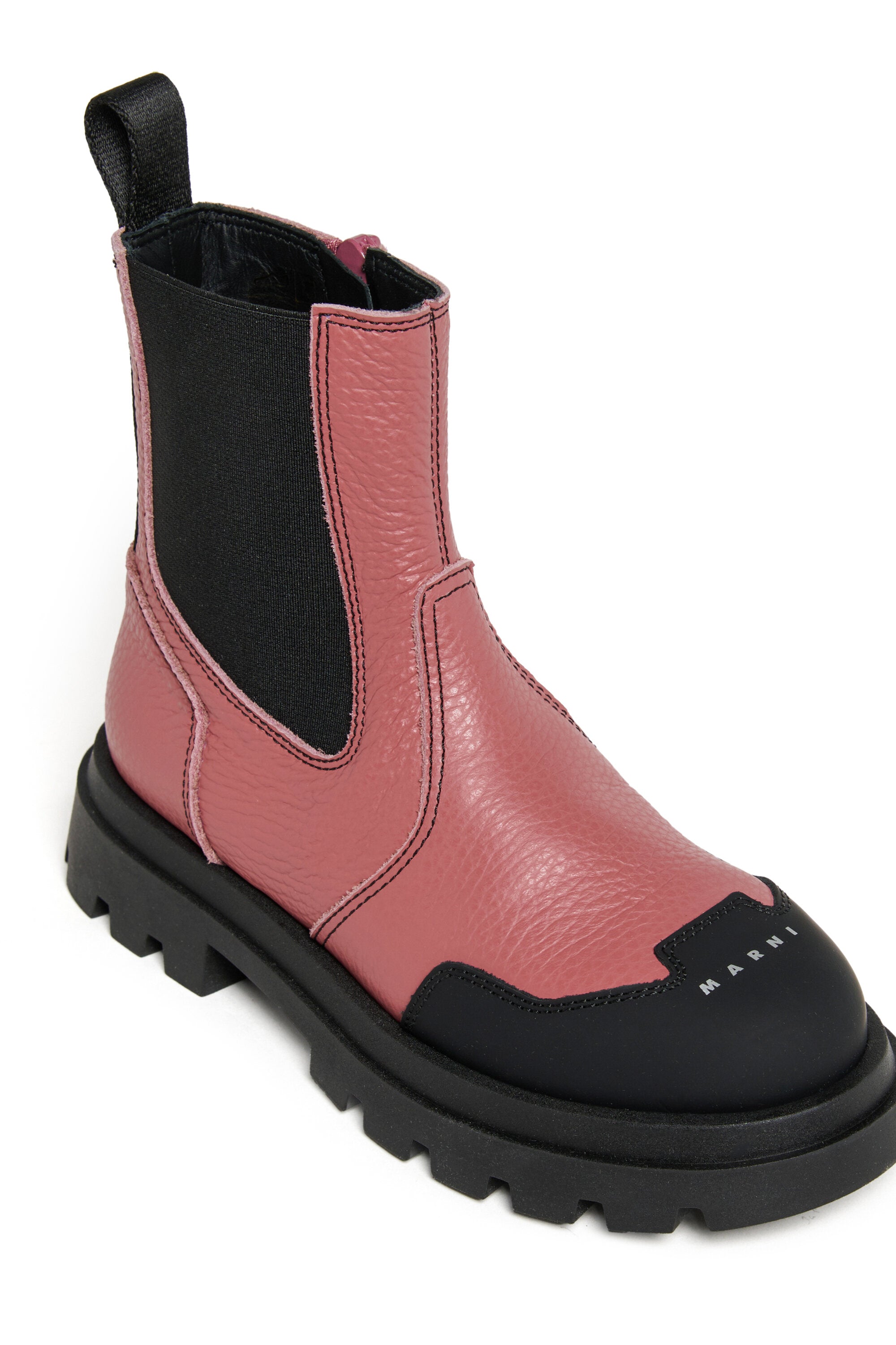 Chelsea boots with logo on the toe