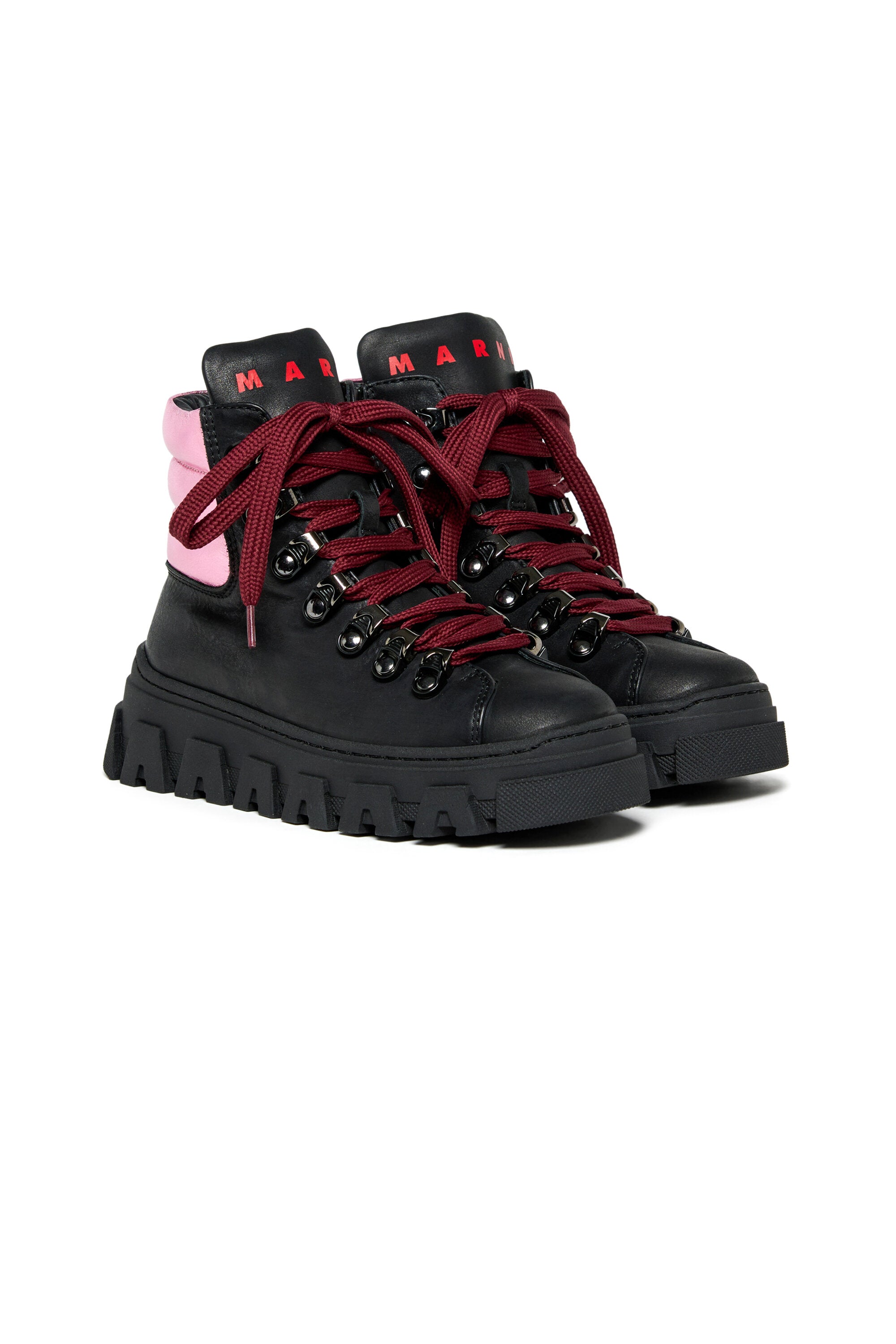 Hiking boots with contrasting collar