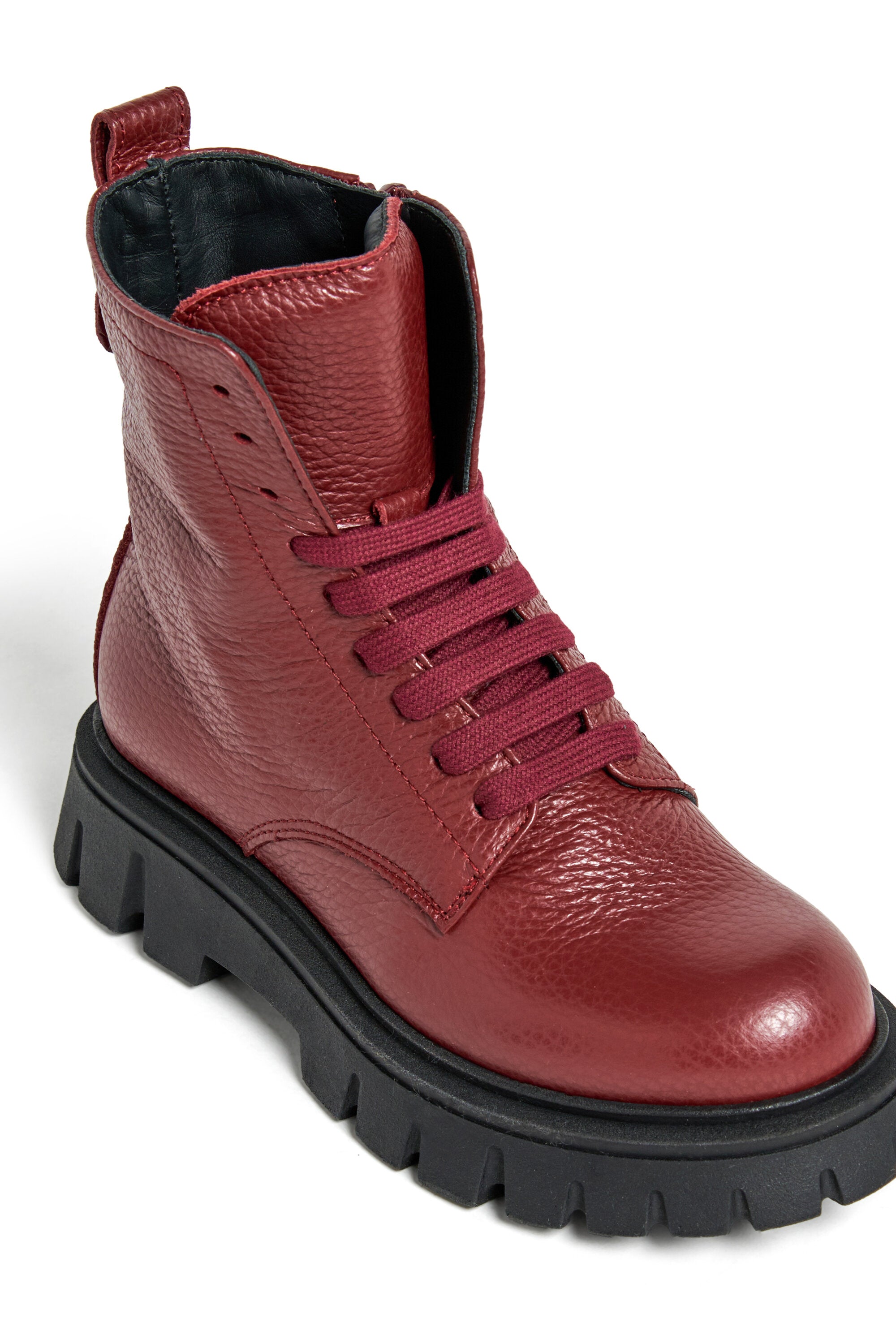 Leather combat boots with D2 stud