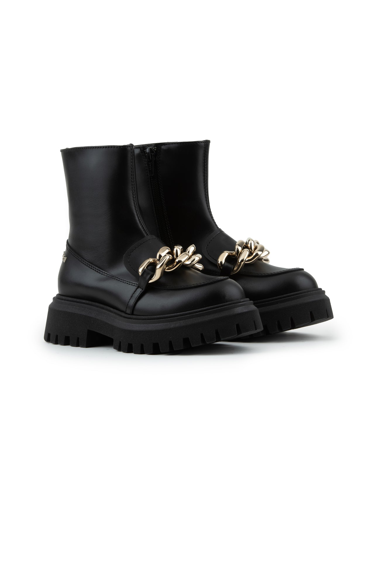 Black boots with chain Black boots with chain